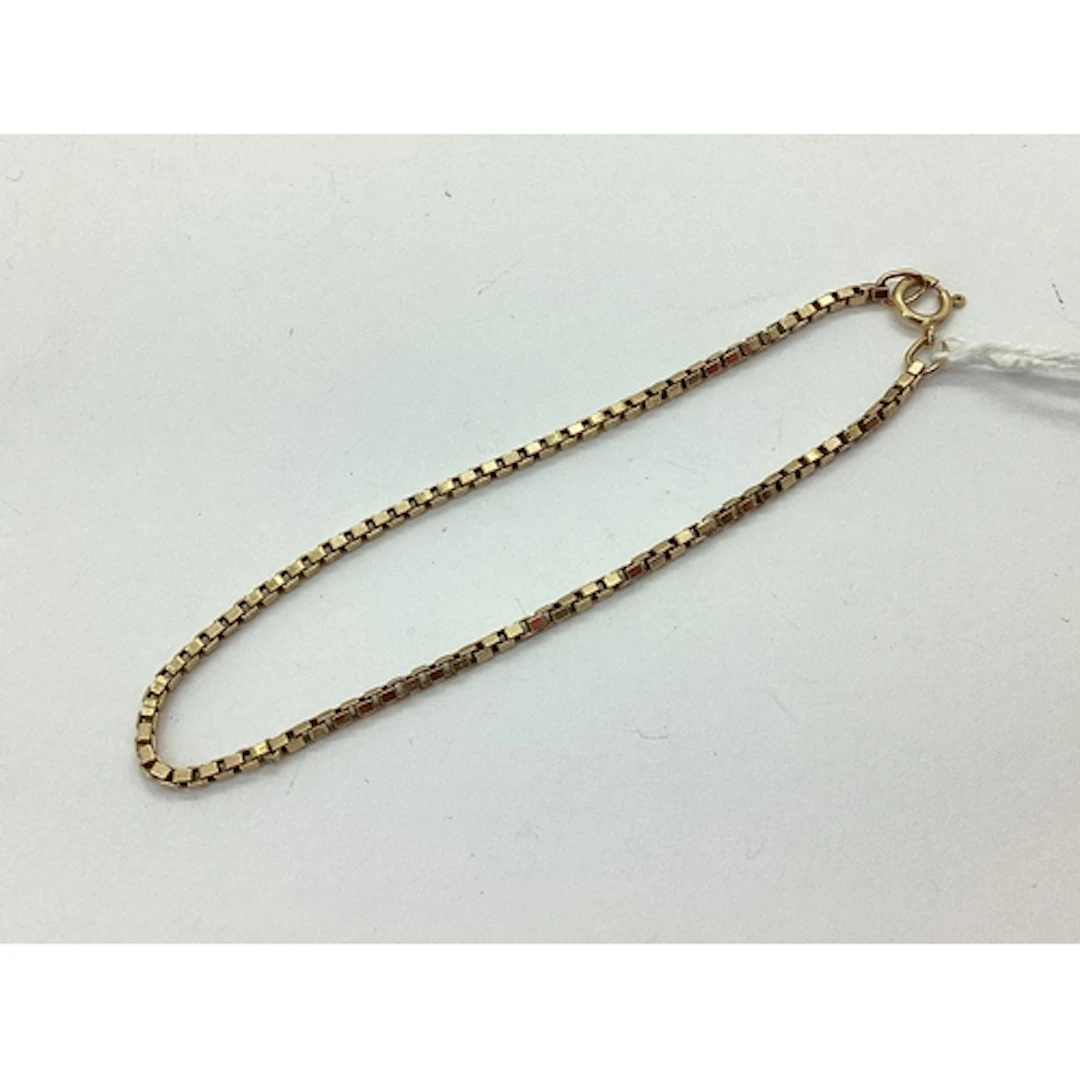 A Box Link Bracelet, approximately 18cm long, to clasp stamp...