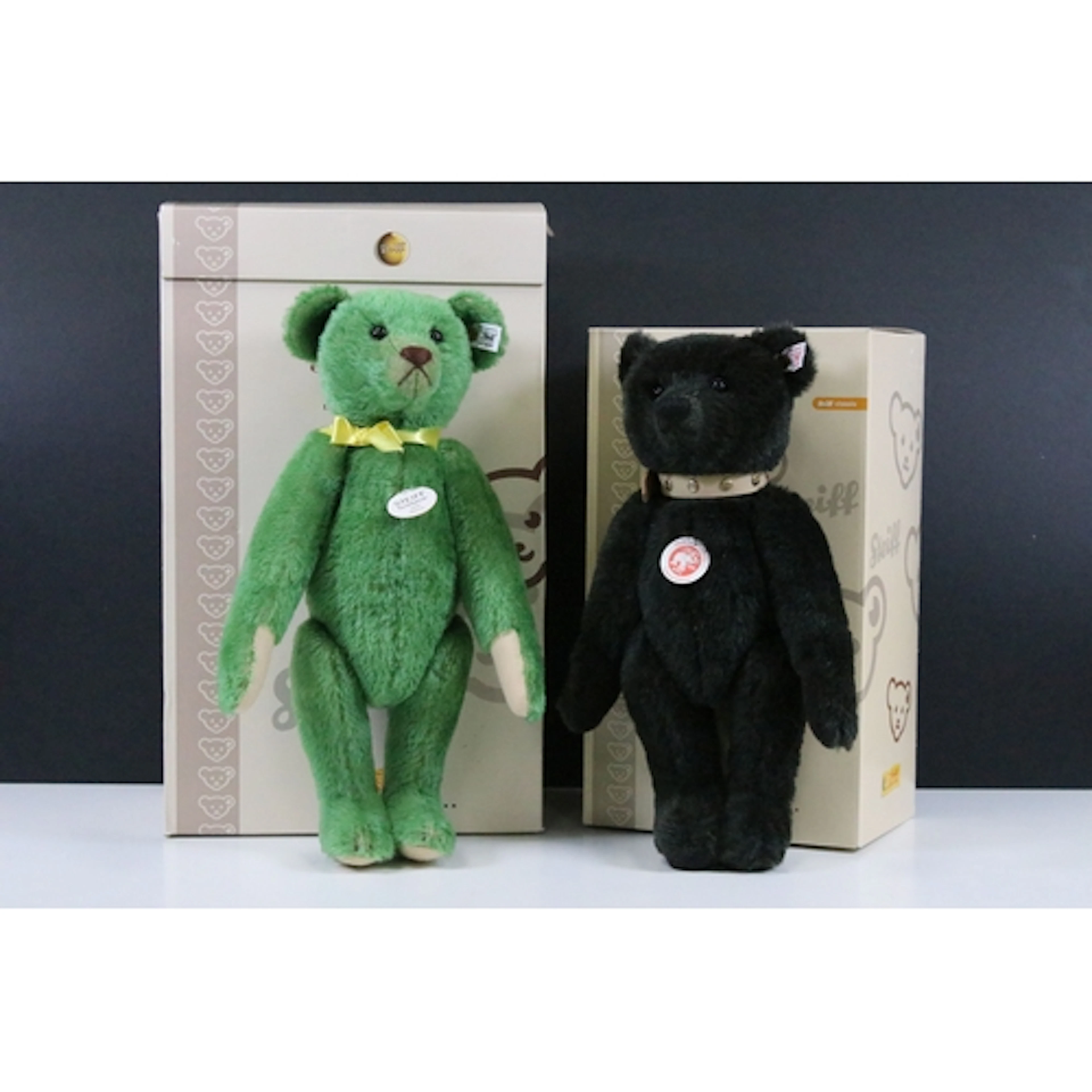 Steiff - Two boxed Steiff teddy bears to include 038365 Clas...