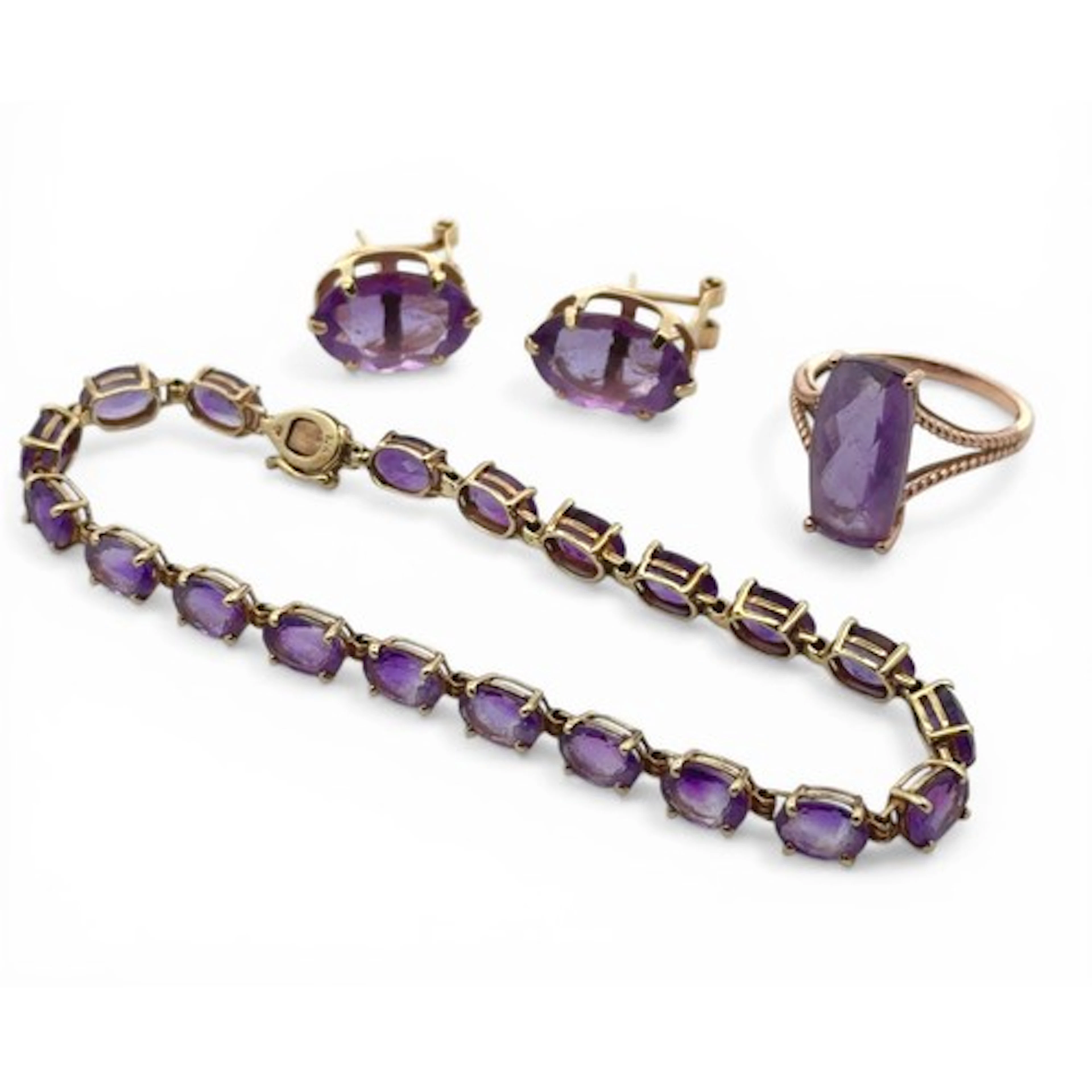 Amethyst jewellery to include a faceted amethyst ring size O...