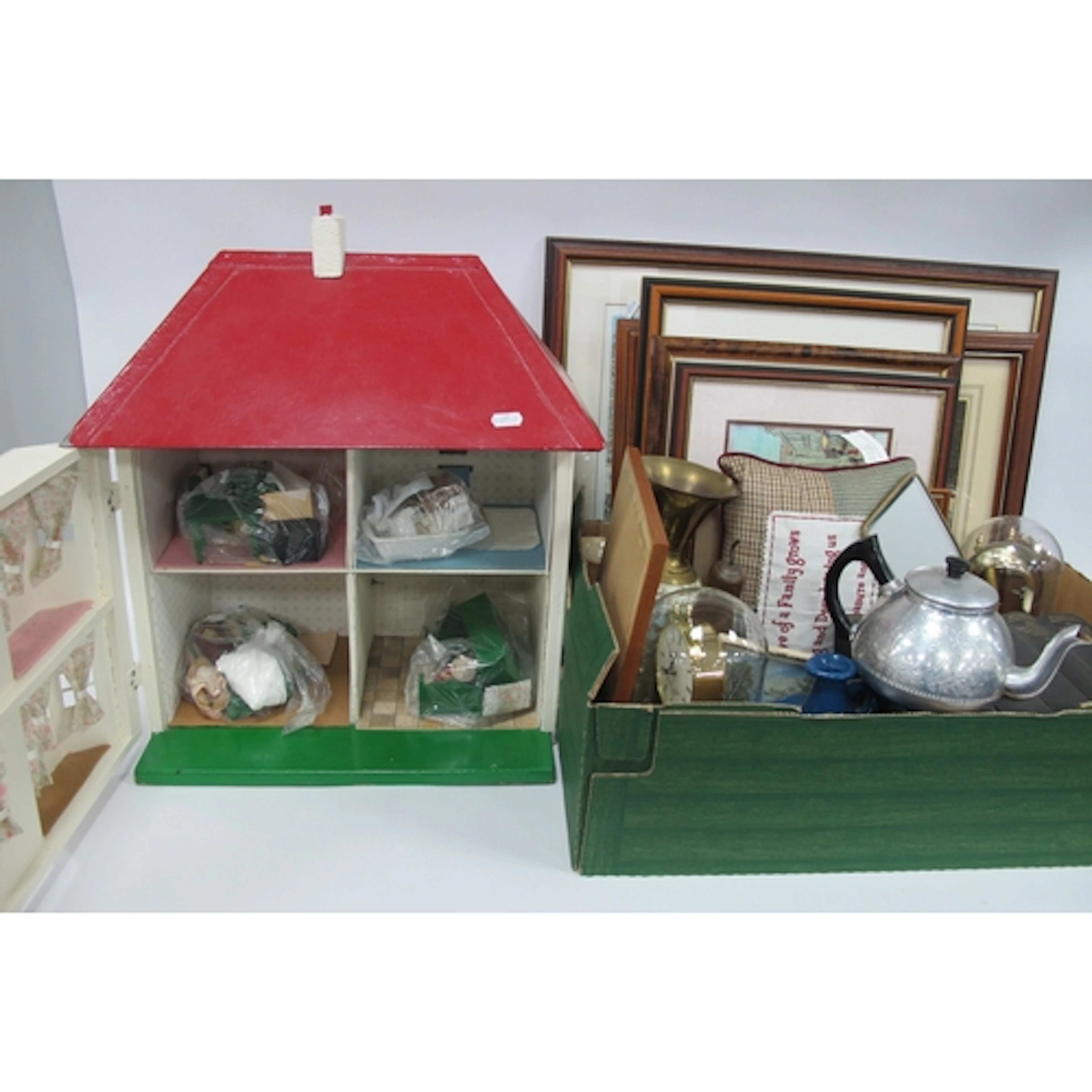 Dolls House Detached with Red Roof, 46cm wide, 1985 Epoch Sy...