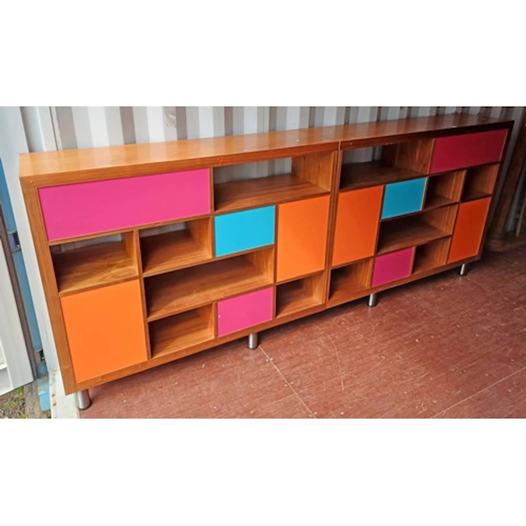 PAIR OF WOOD EFFECT SHELF UNITS/BOOKCASES WITH COLOURED PANE...