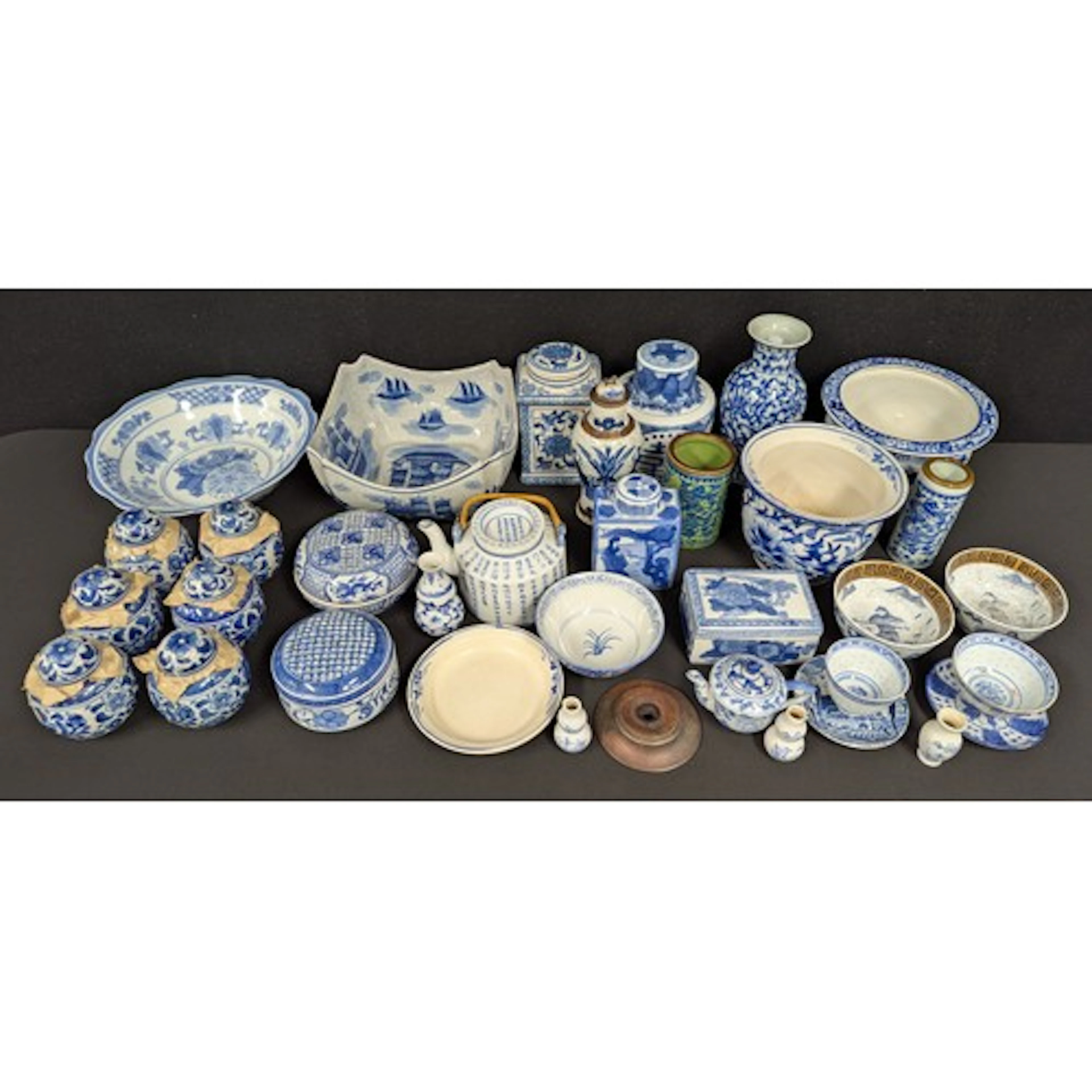 Oriental Ceramics - a collection of blue and white including...
