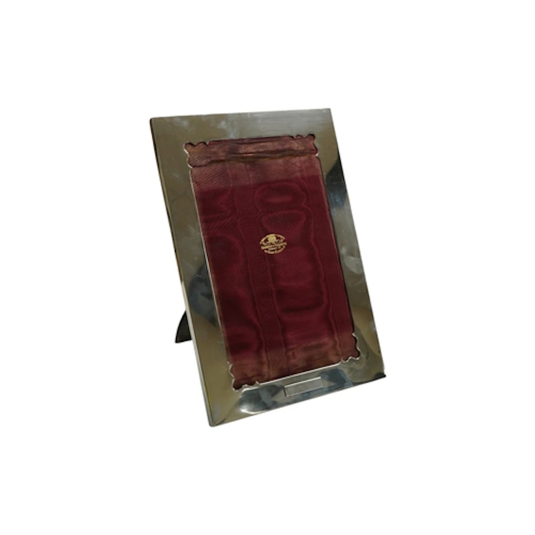 An Edwardian large silver easel back photograph frame, Londo...