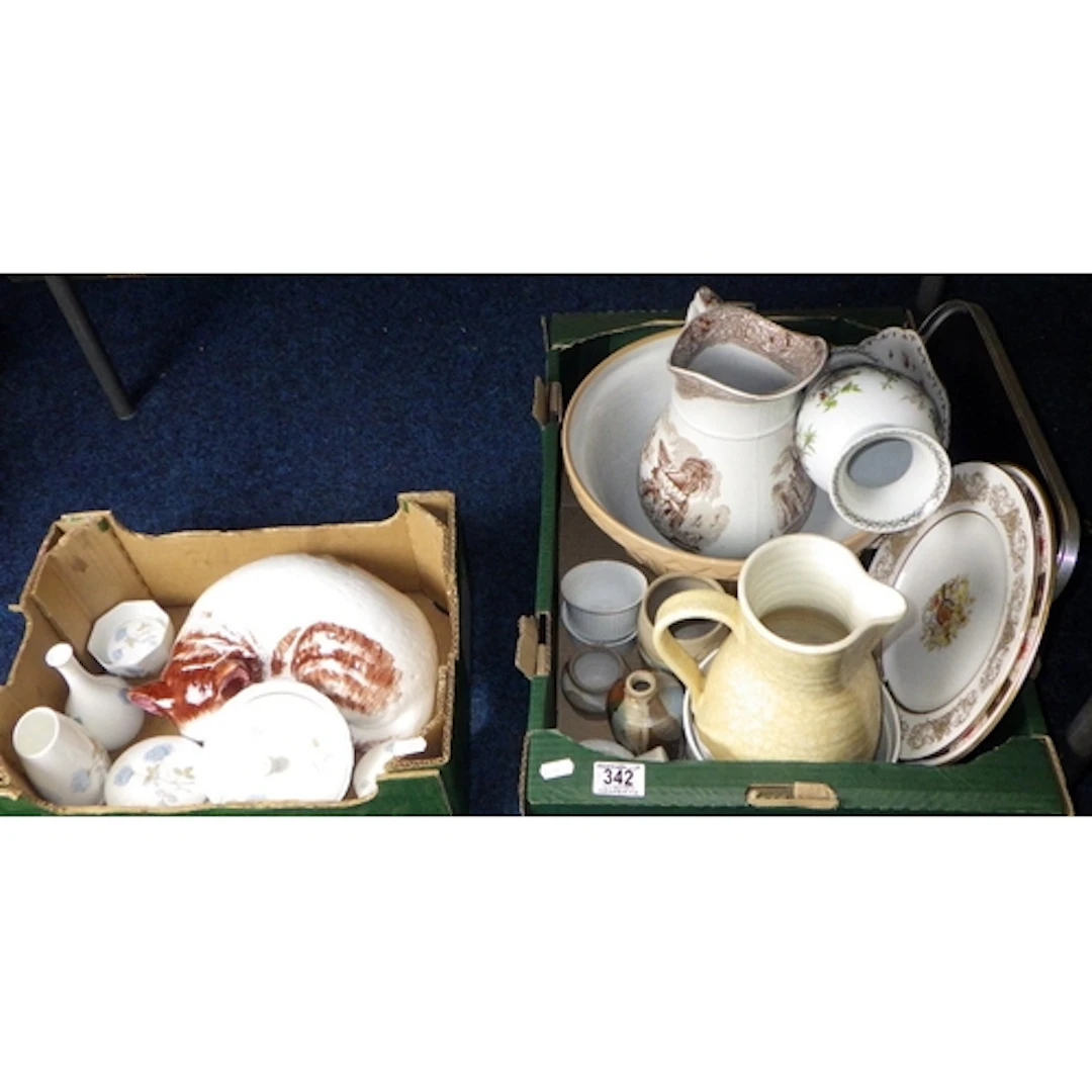 A qty of misc ceramics to inc Wedgwood, mixing bowl, Poole H...