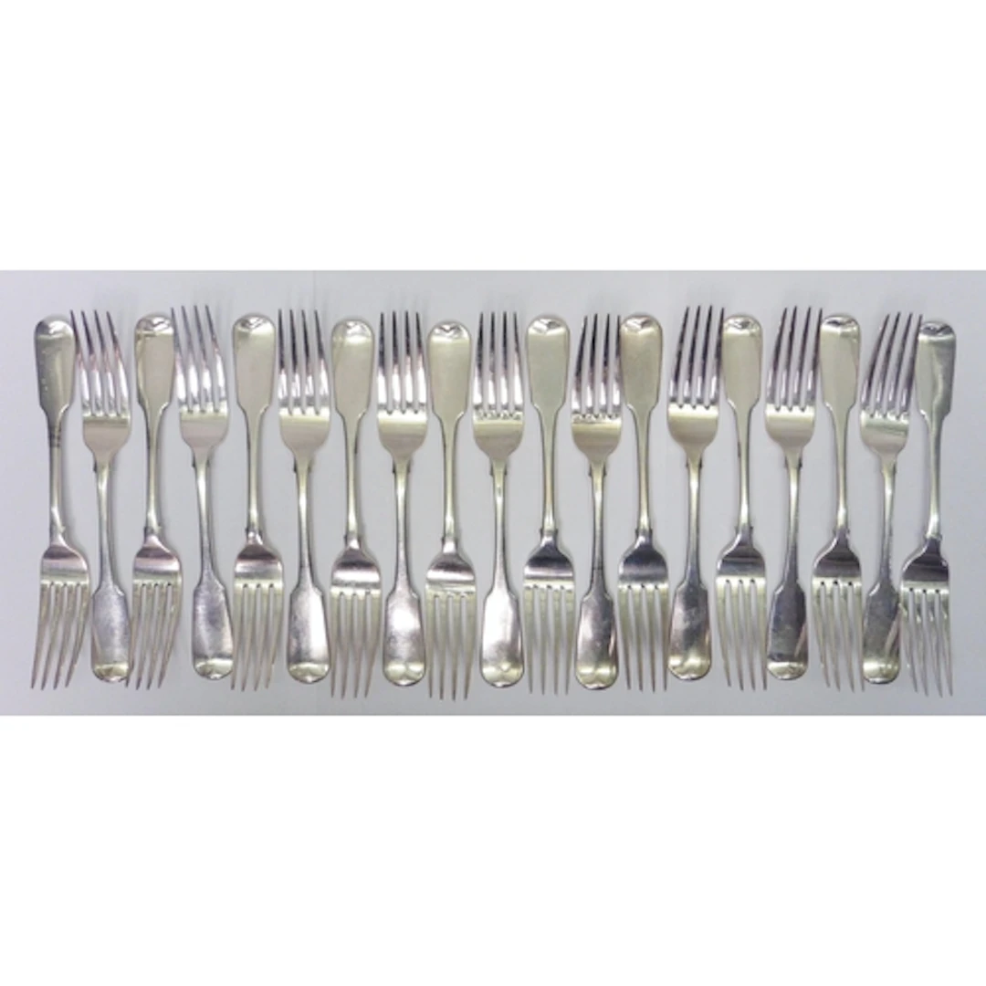 A set of nineteen George III Irish silver fiddle pattern tab...