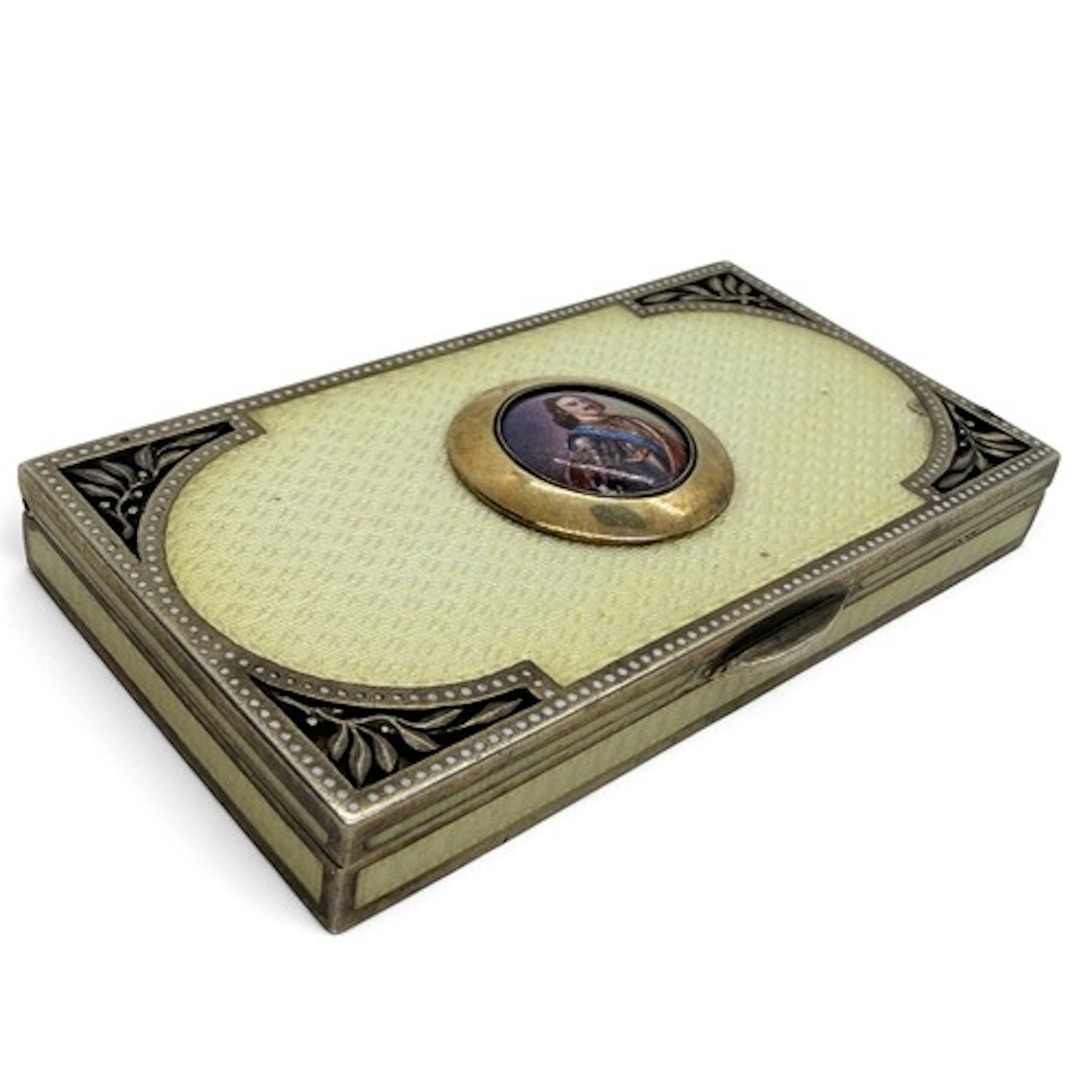 A fine Russian enamelled silver snuff or patch box, by Faber...