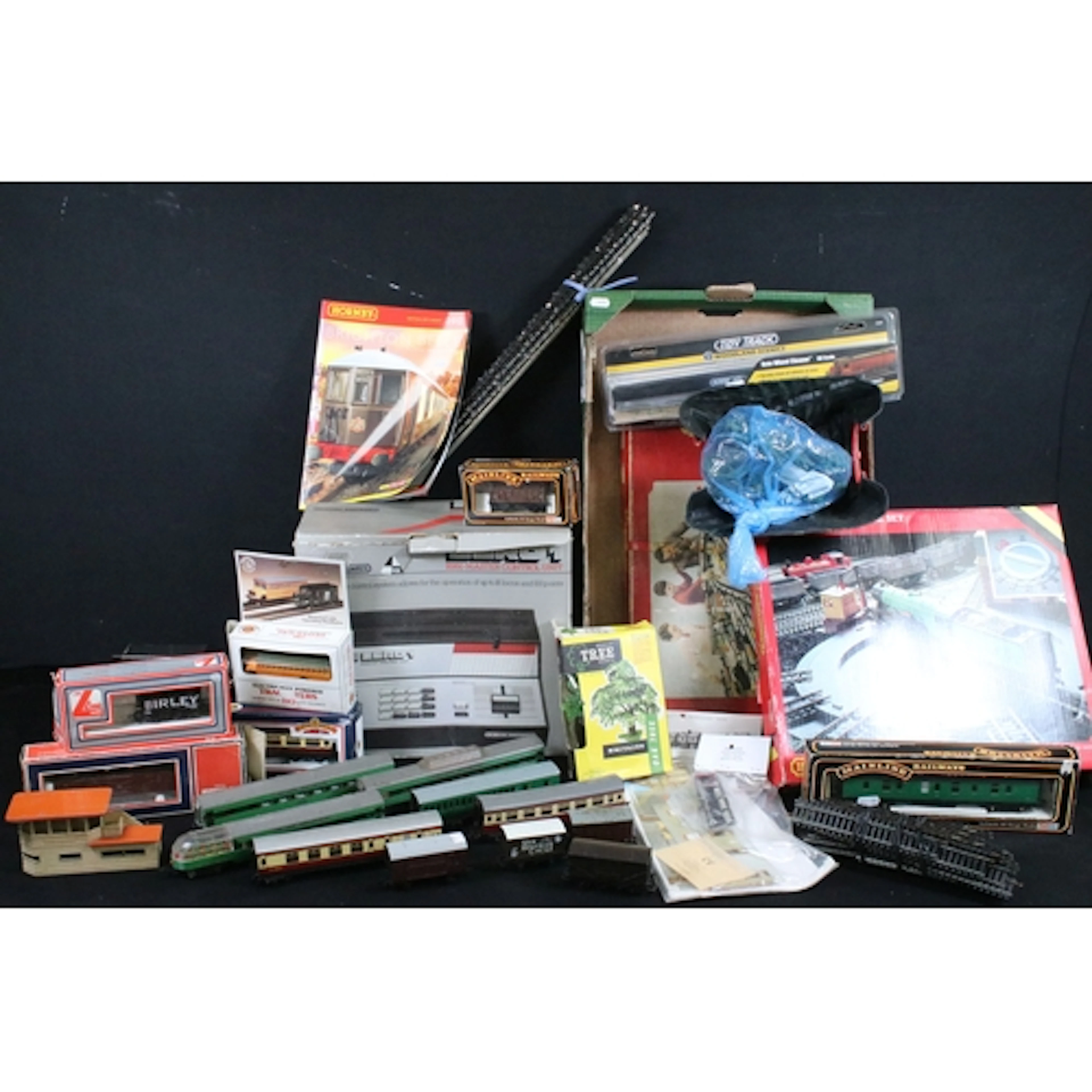 Collection of OO gauge model railway to include boxed Triang...
