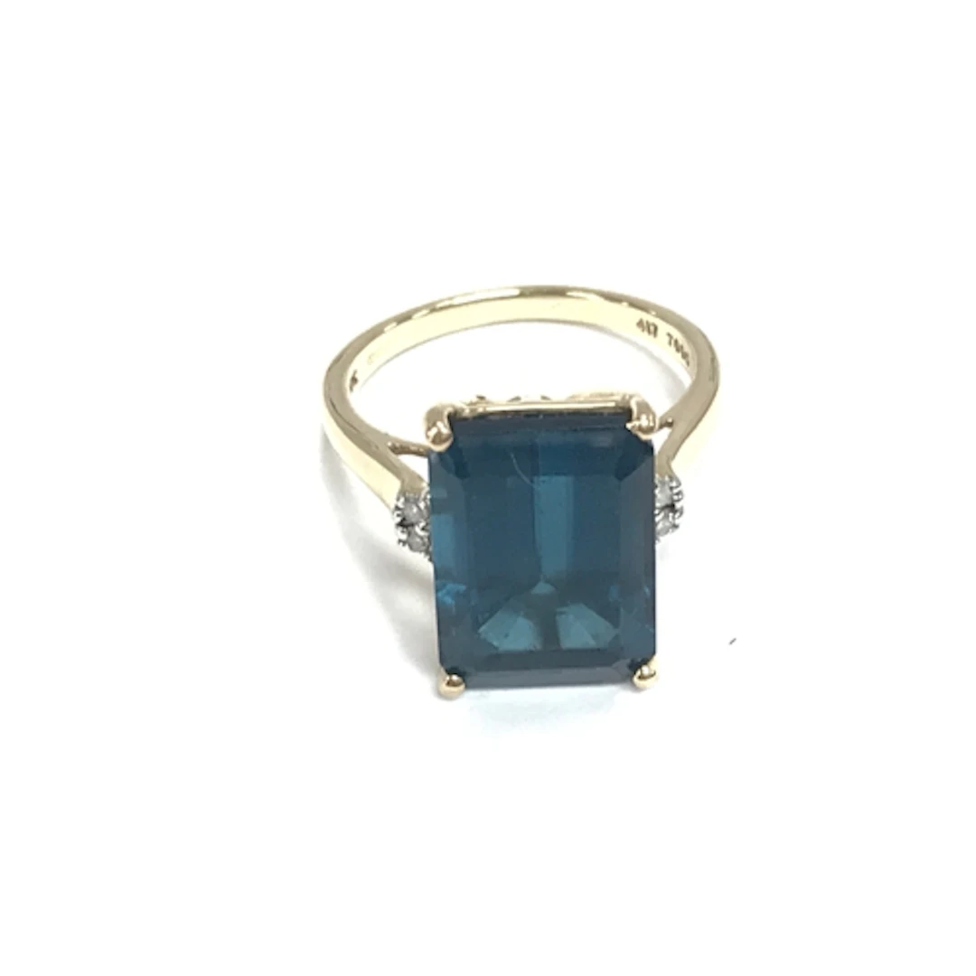 9ct gold ring with emerald cut topaz stone flanked by white ...