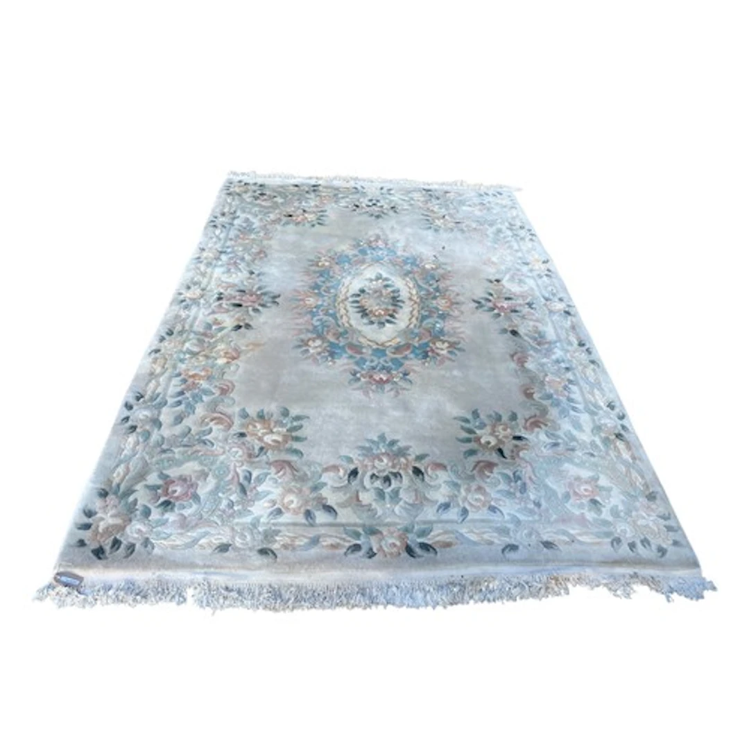 Hand-knotted Chinese wool rug with Aubusson-style floral des...