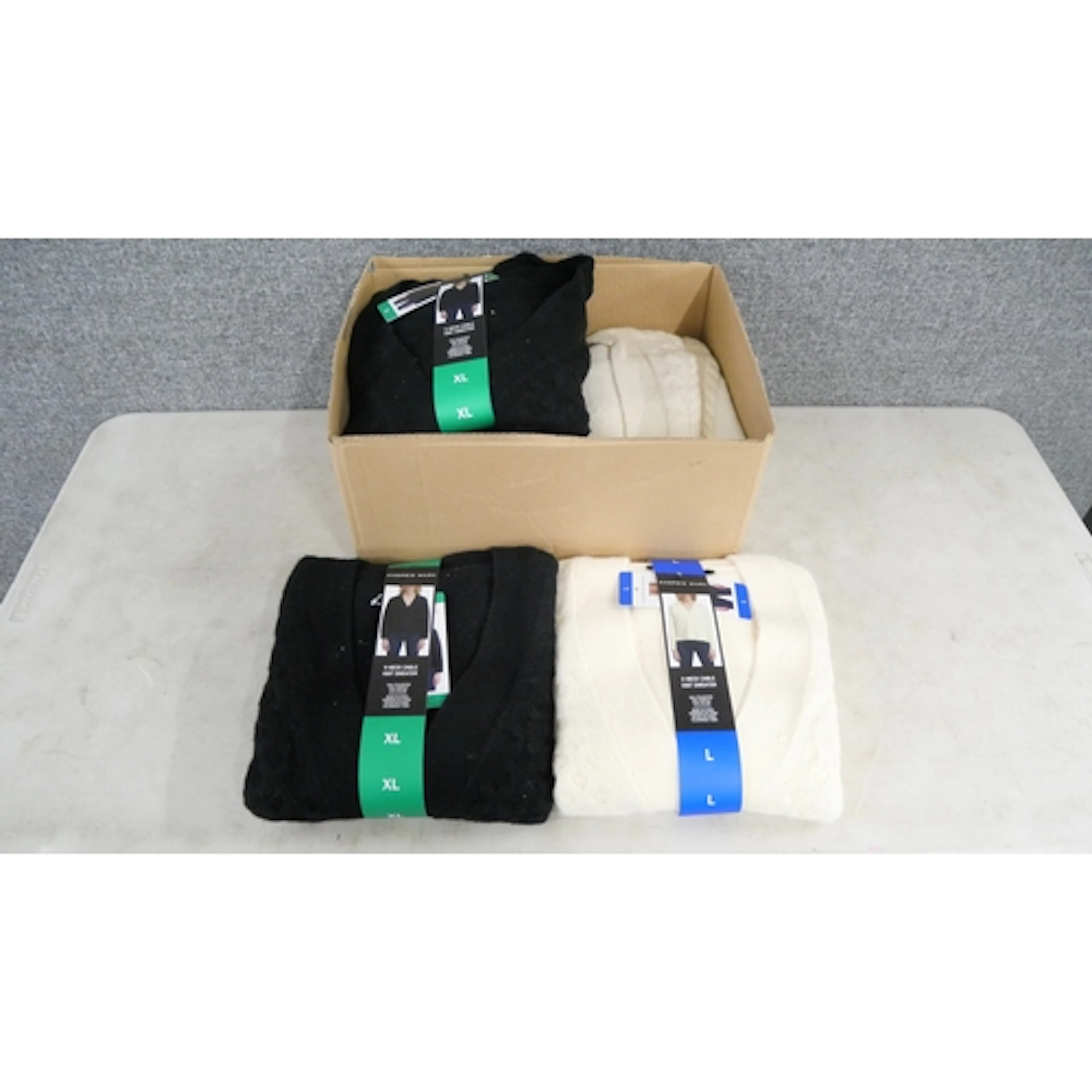 A quantity of Andrew marc v neck cable sweaters (395-1) *Thi...