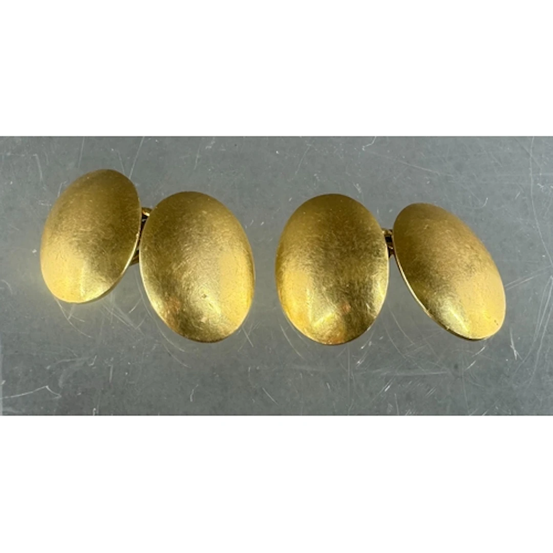 Jewellery: a pair of 18ct yellow gold chain link cufflinks, ...