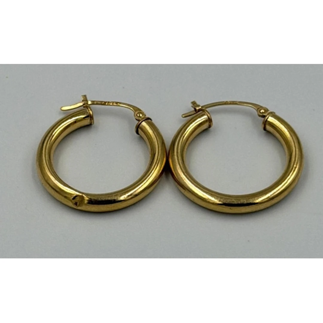 A pair of 14ct gold hoop earrings, approximate weight 1.4g...