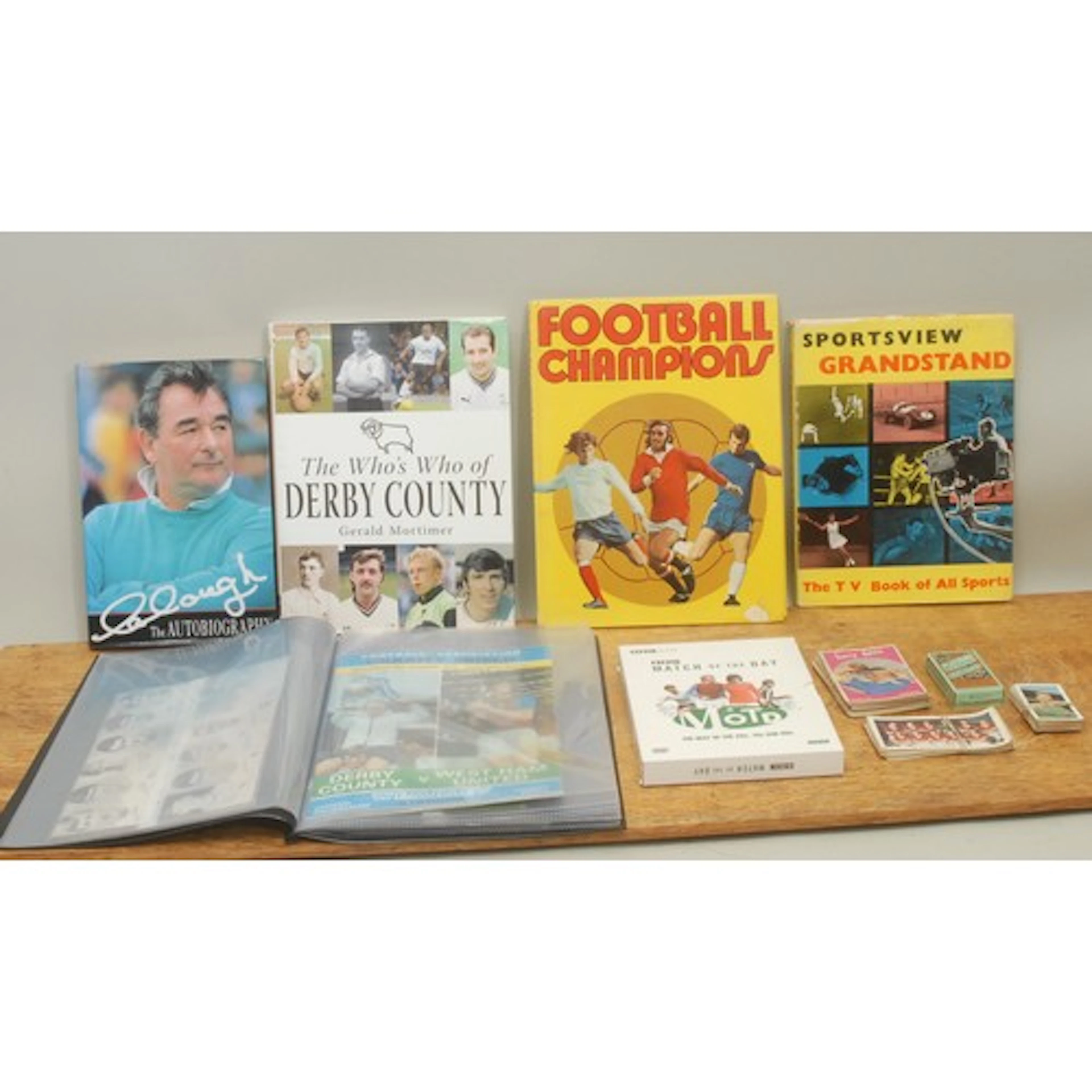 Football Memorabilia - A&BC trade cards, Cricketers (1959), ...