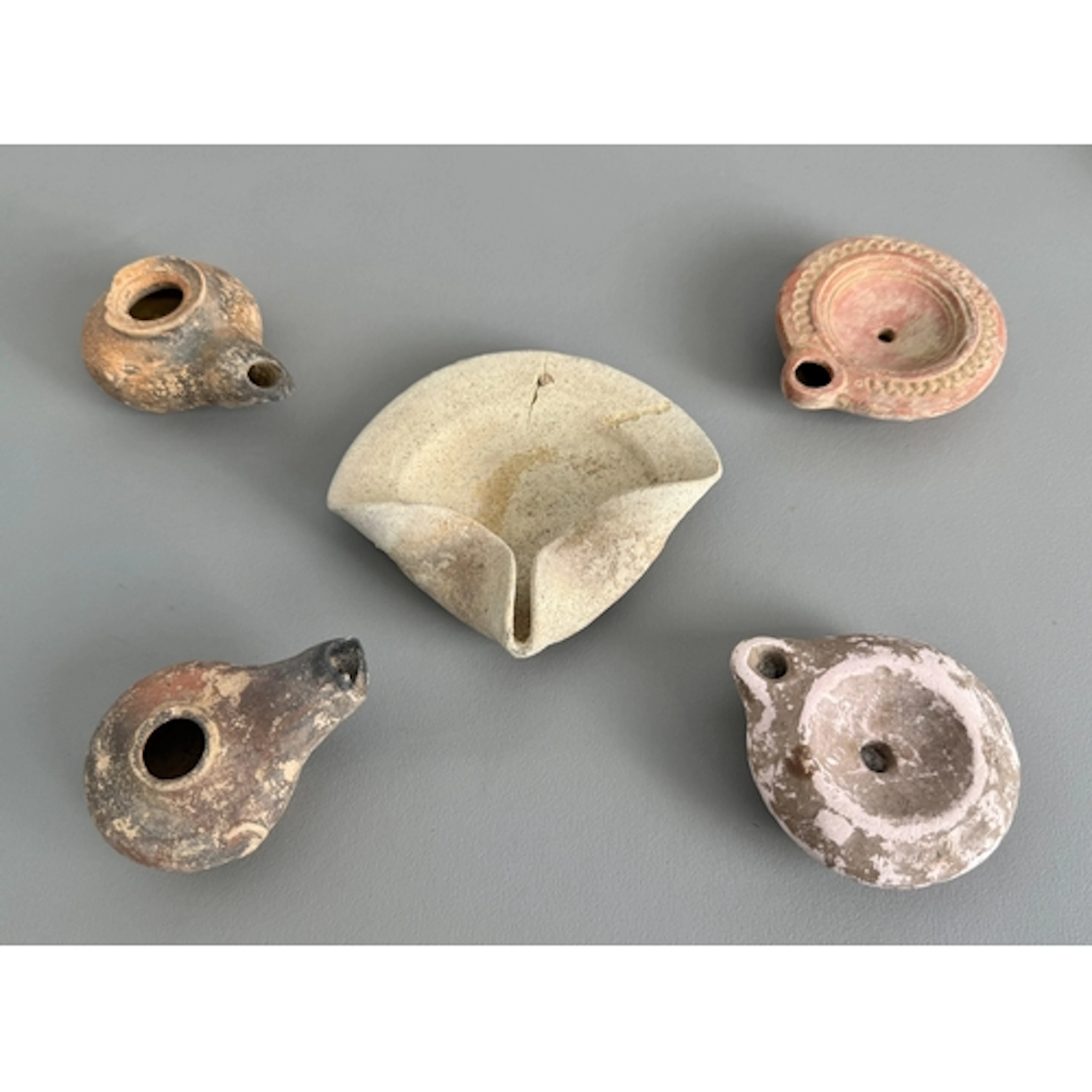 Antiquities: five Cypriot / Romano terracotta oil lamps - co...