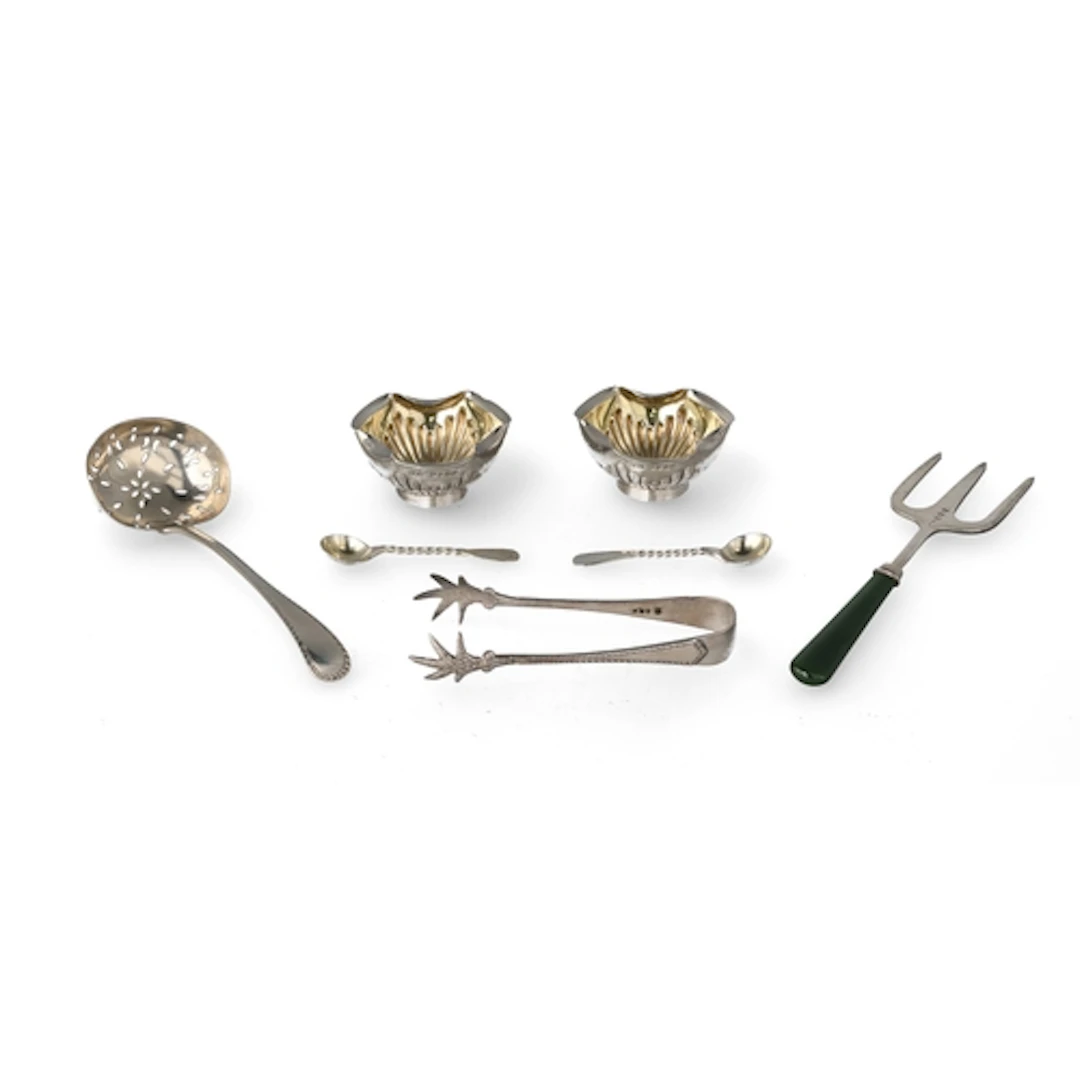 A GEORGE IV IRISH SILVER FEATHER EDGE SIFTER SPOON, DUBLIN 1...