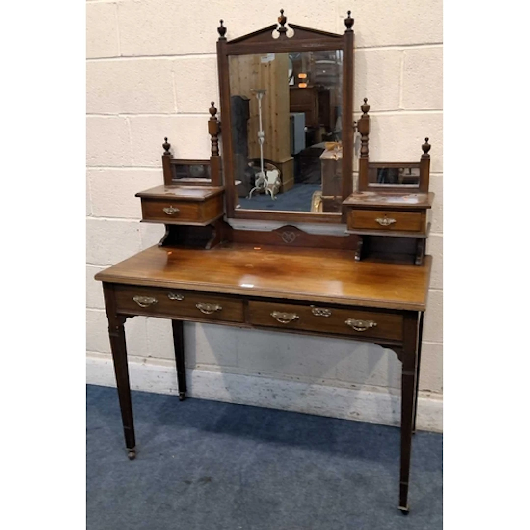 THOMAS EDWARDS & SONS, AN EDWARDIAN MAHOGANY DRESSING TA...