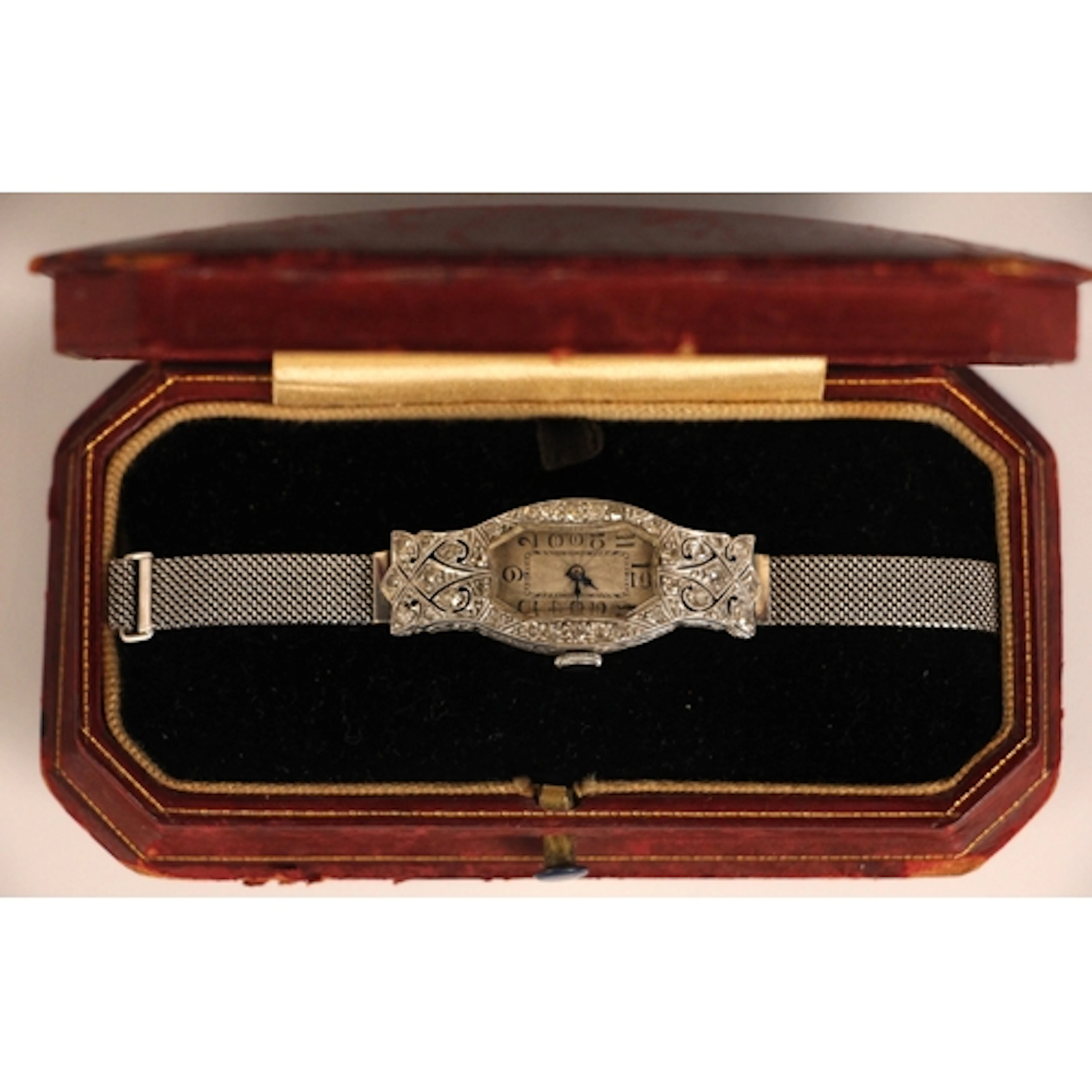 An Art Deco diamond set ladies wristwatch, designed as a rou...