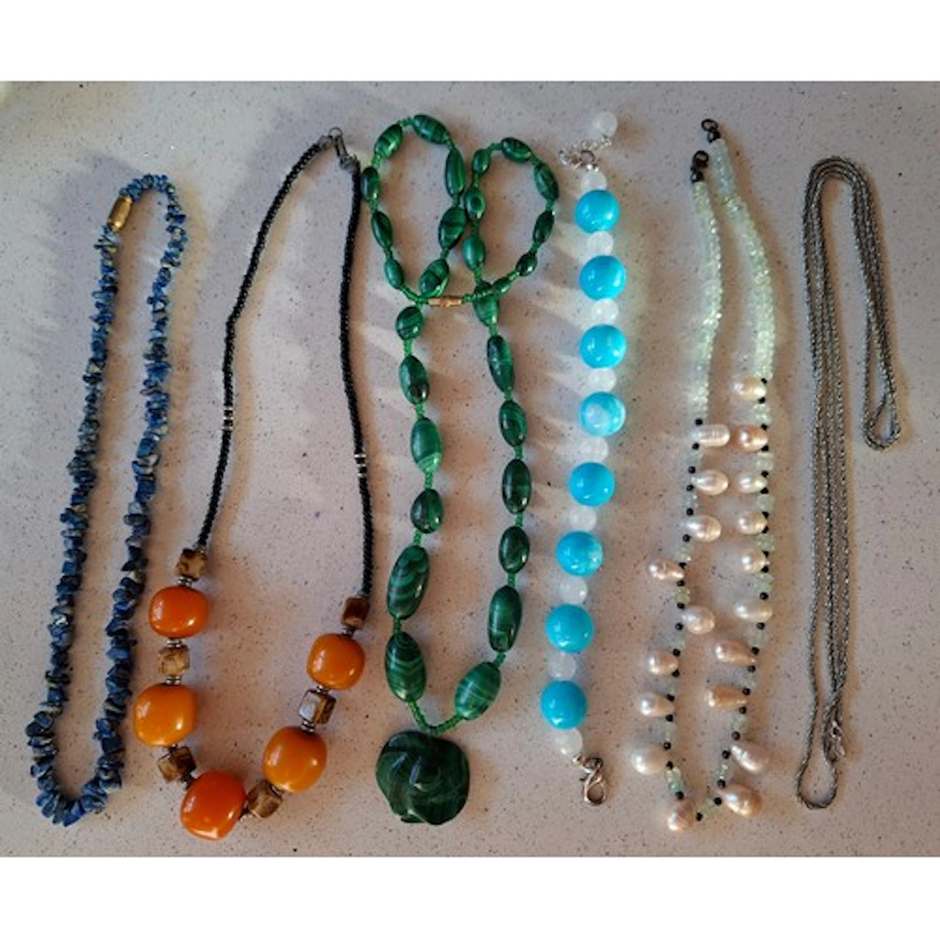 A small quantity of vintage jewellery to include a Berber st...