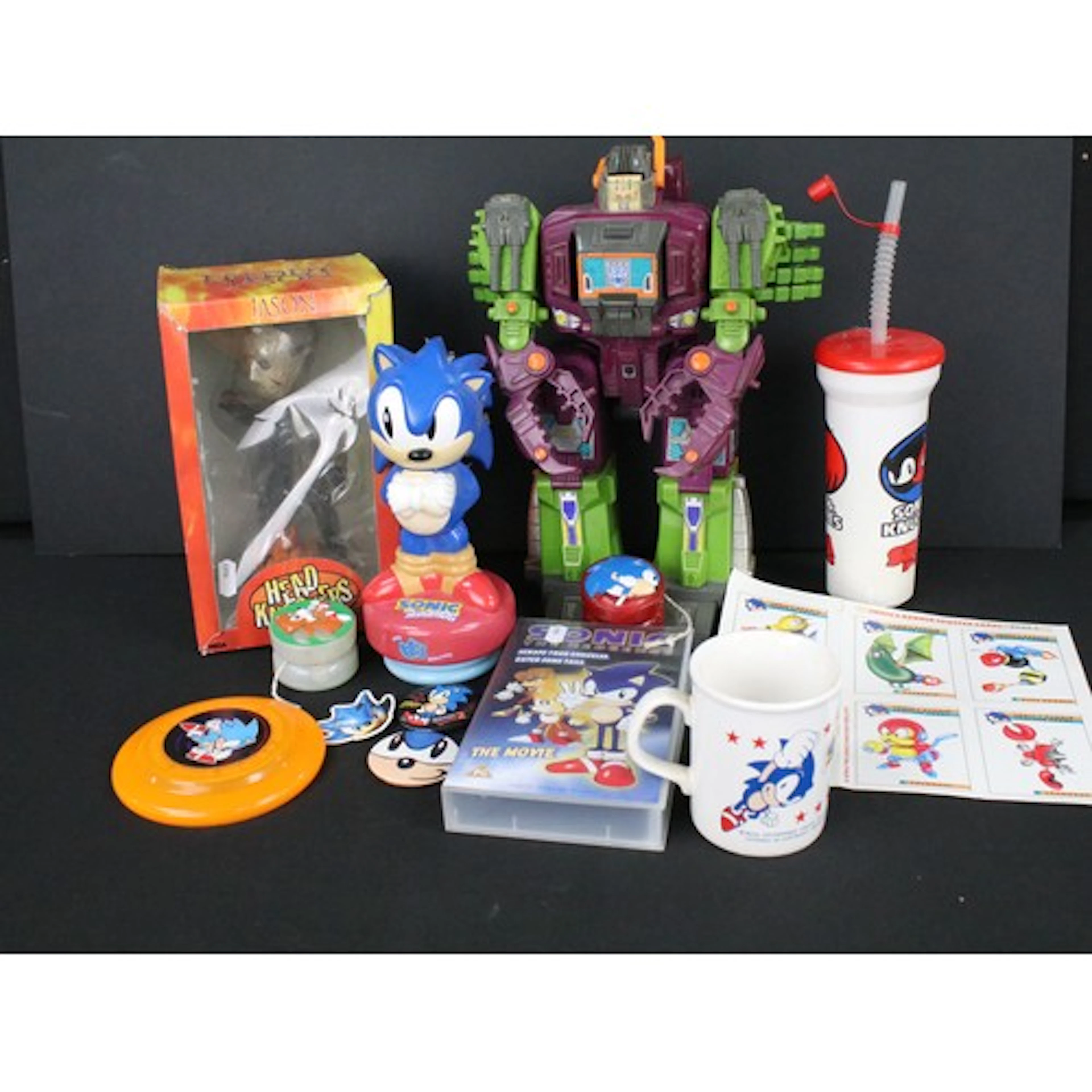 Collection of toys to include a quantity of Sonic related it...