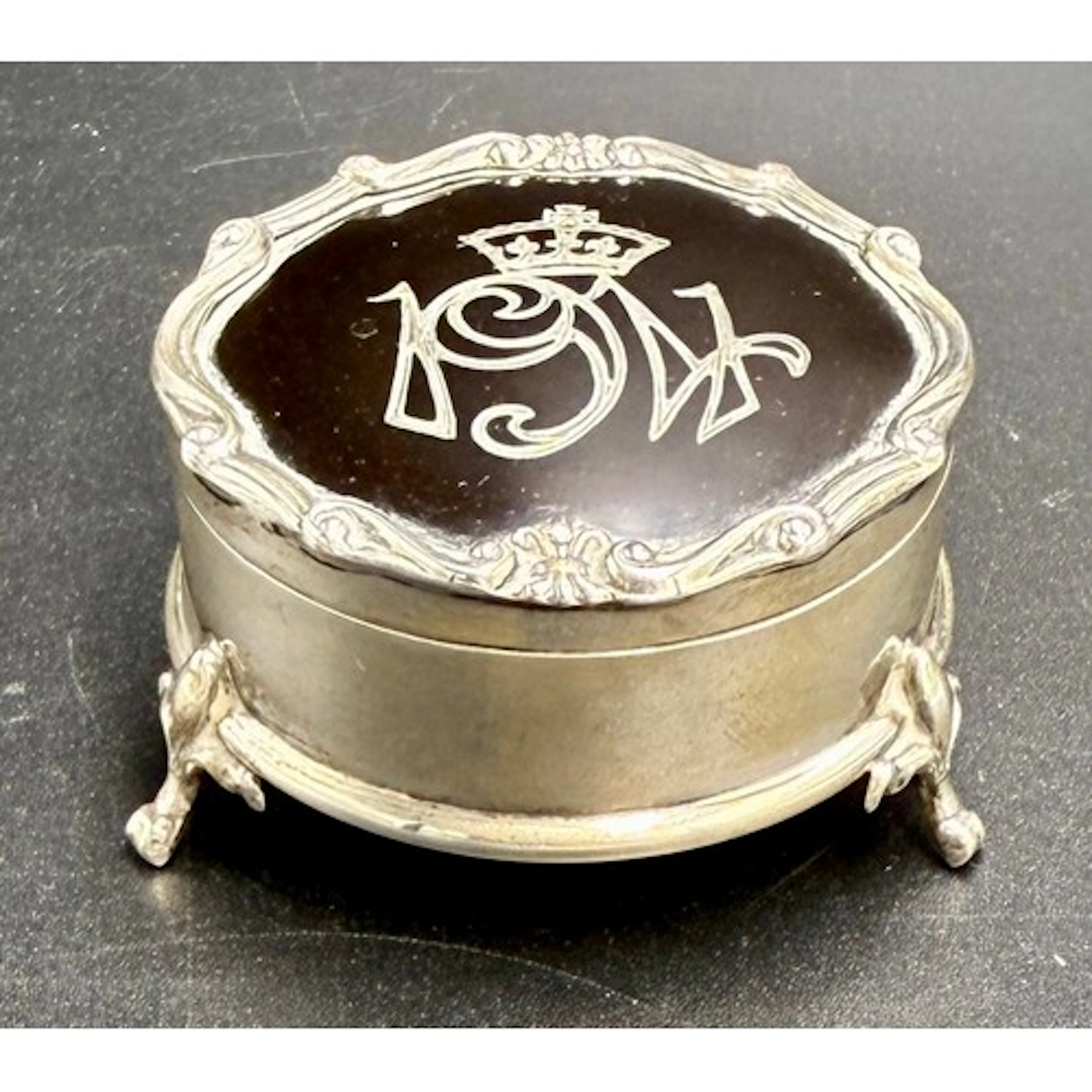 Hallmarked silver and tortoiseshell pique velvet lined jewel...