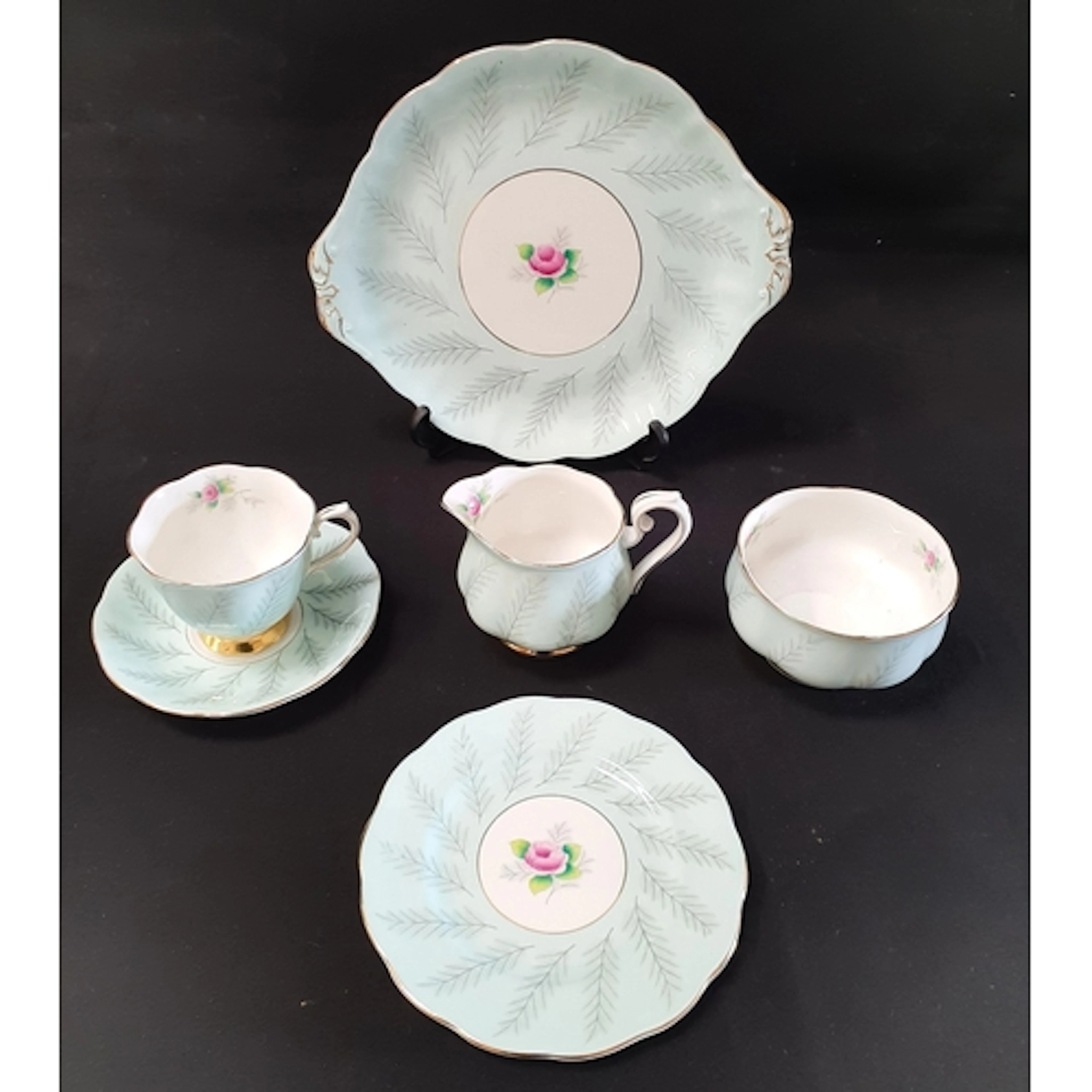 ROYAL ALBERT ROSAMUND TEA SET comprising six cups and sauce...