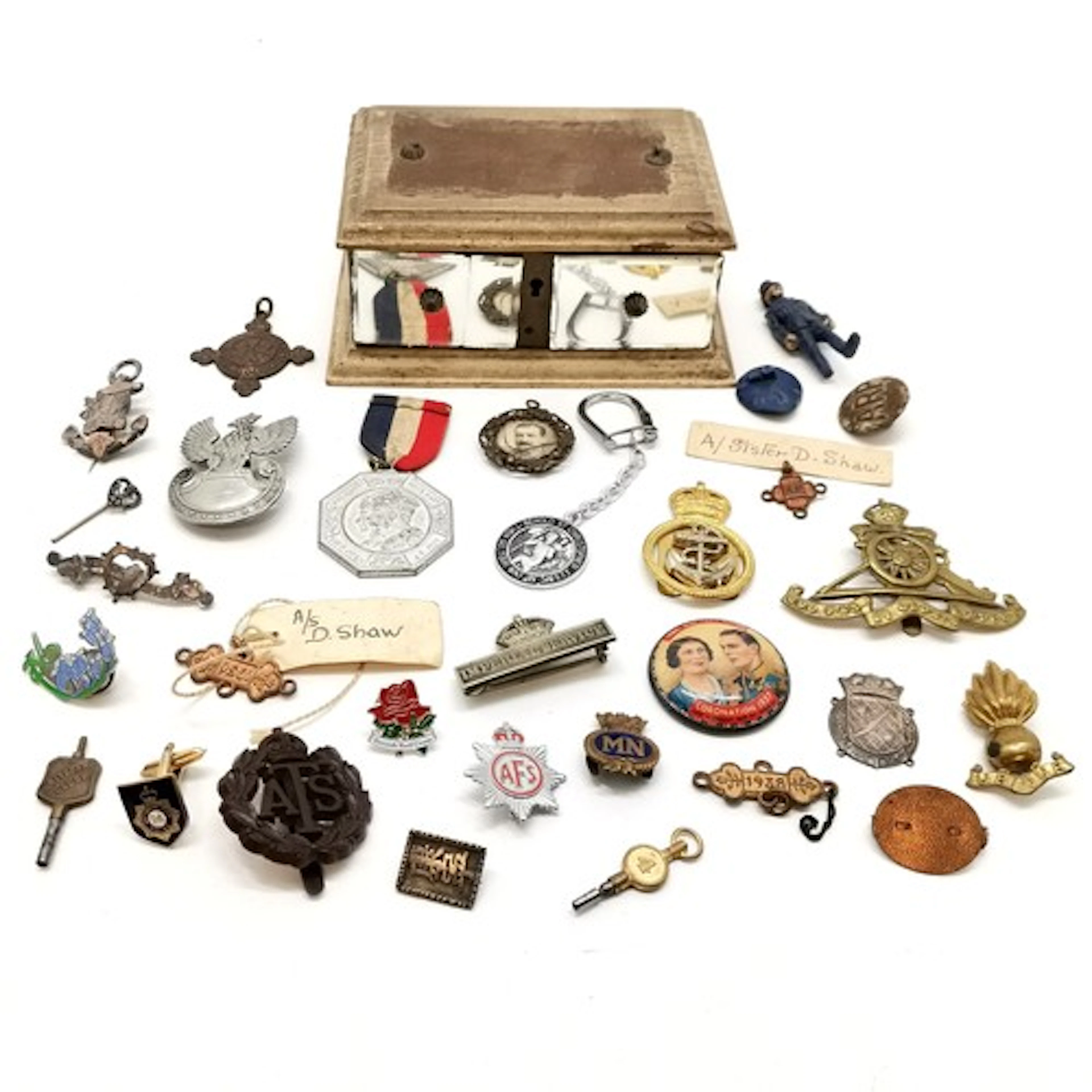 Qty of badges inc Territorial Force Imperial Service badge, ...