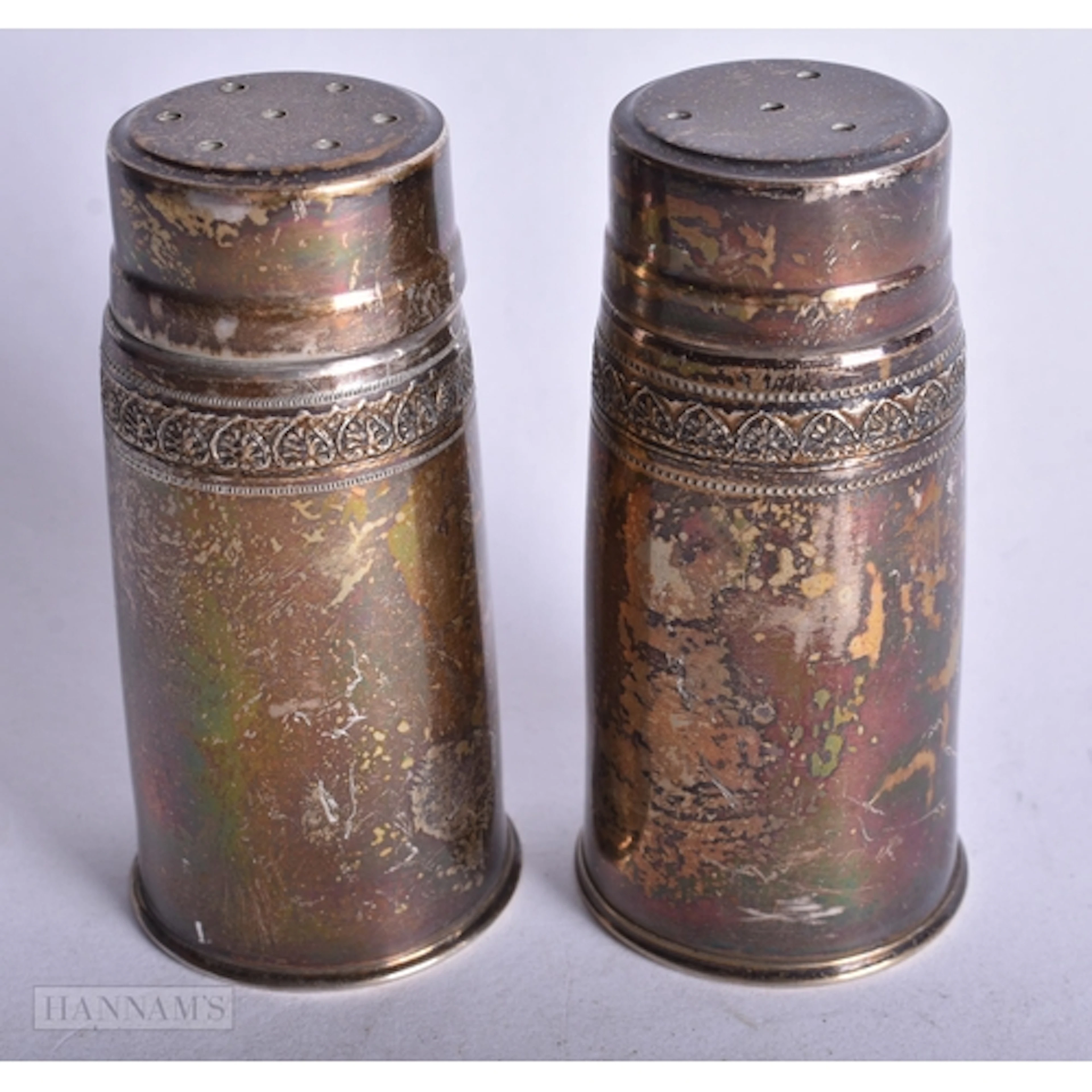 A PAIR OF PERSIAN SILVER CONDIMENTS 145 grams overall. 7.75 ...