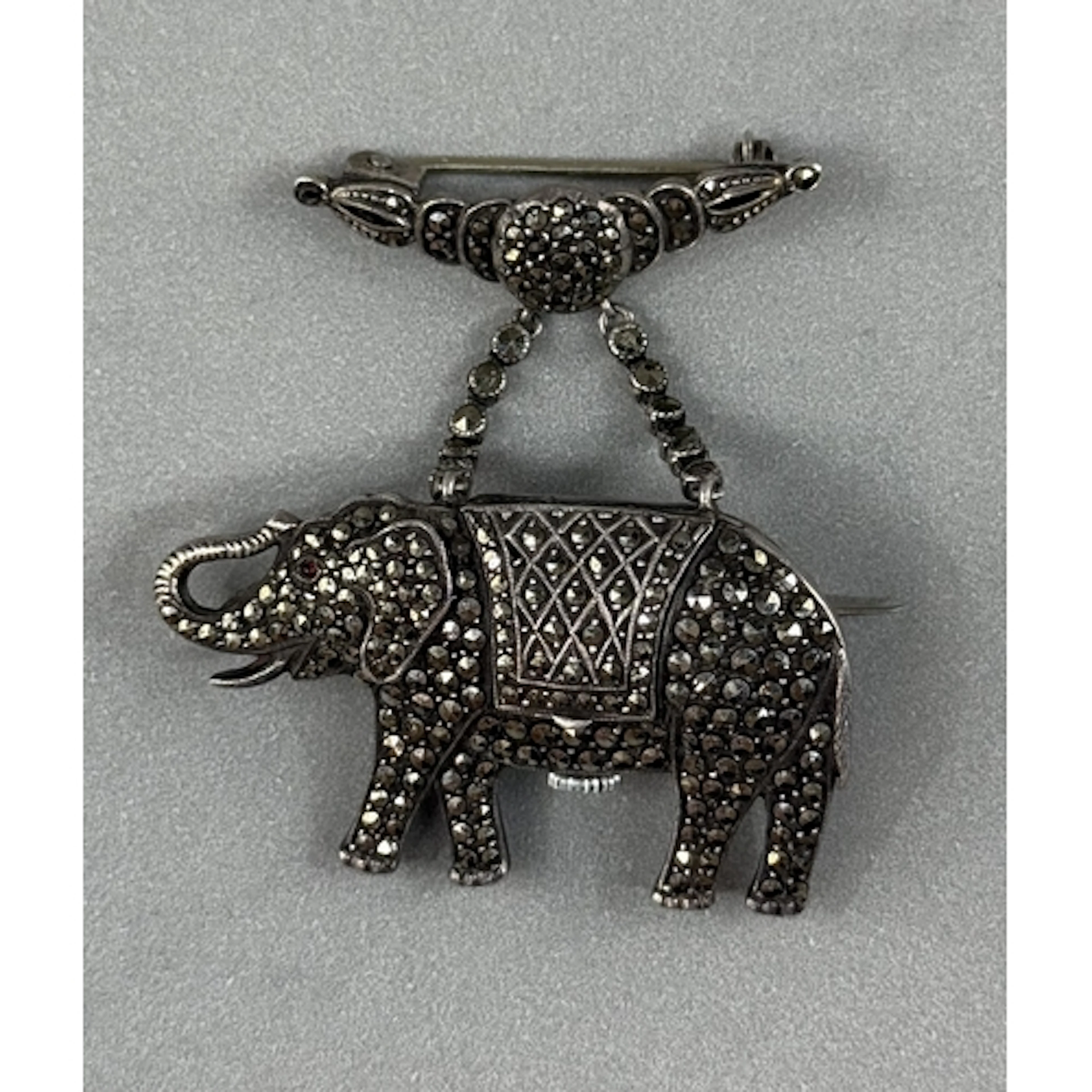 Watches: a mid 20th century novelty silver brooch watch in t...