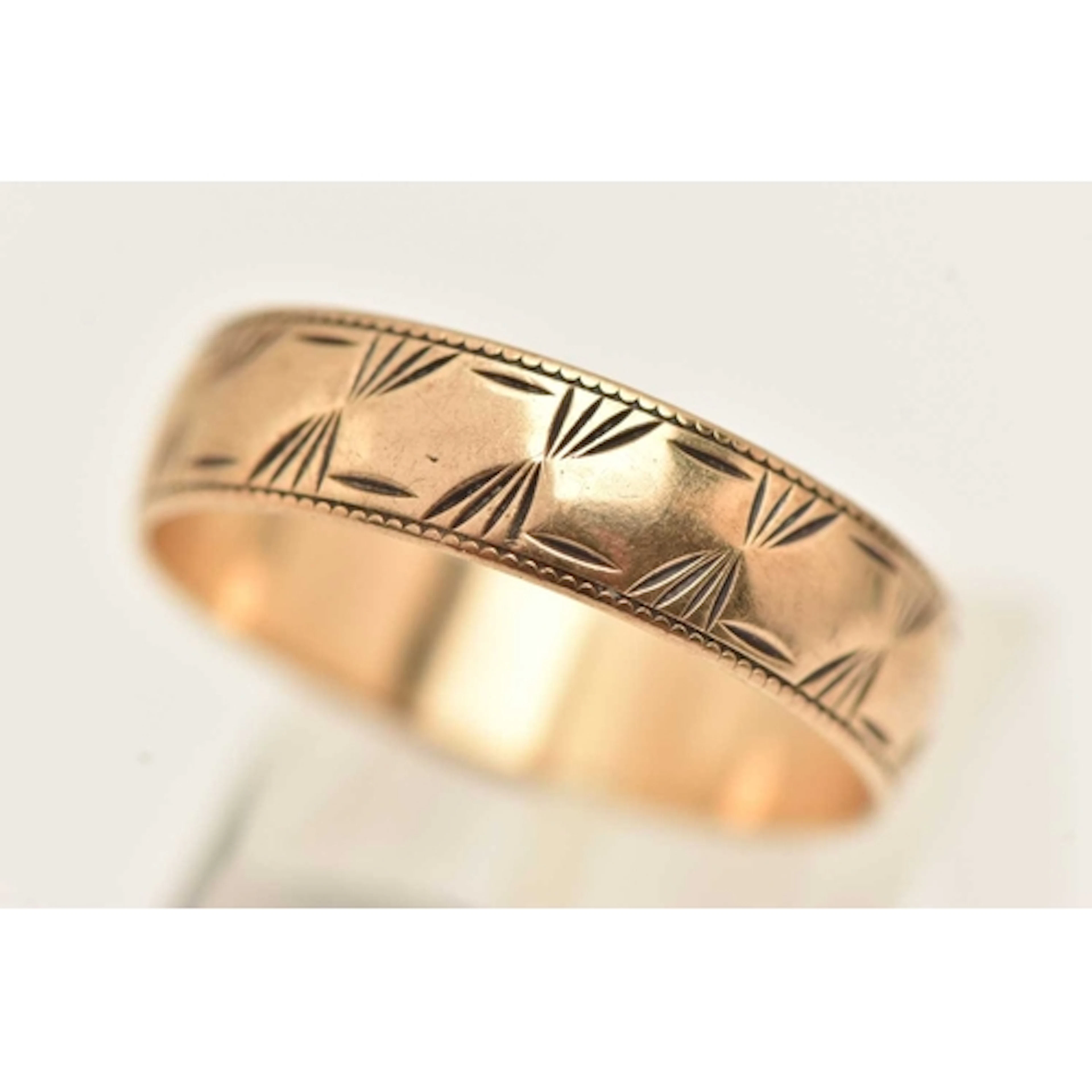 A 9CT GOLD TEXTURED WIDE BAND RING, approximate band width 5...