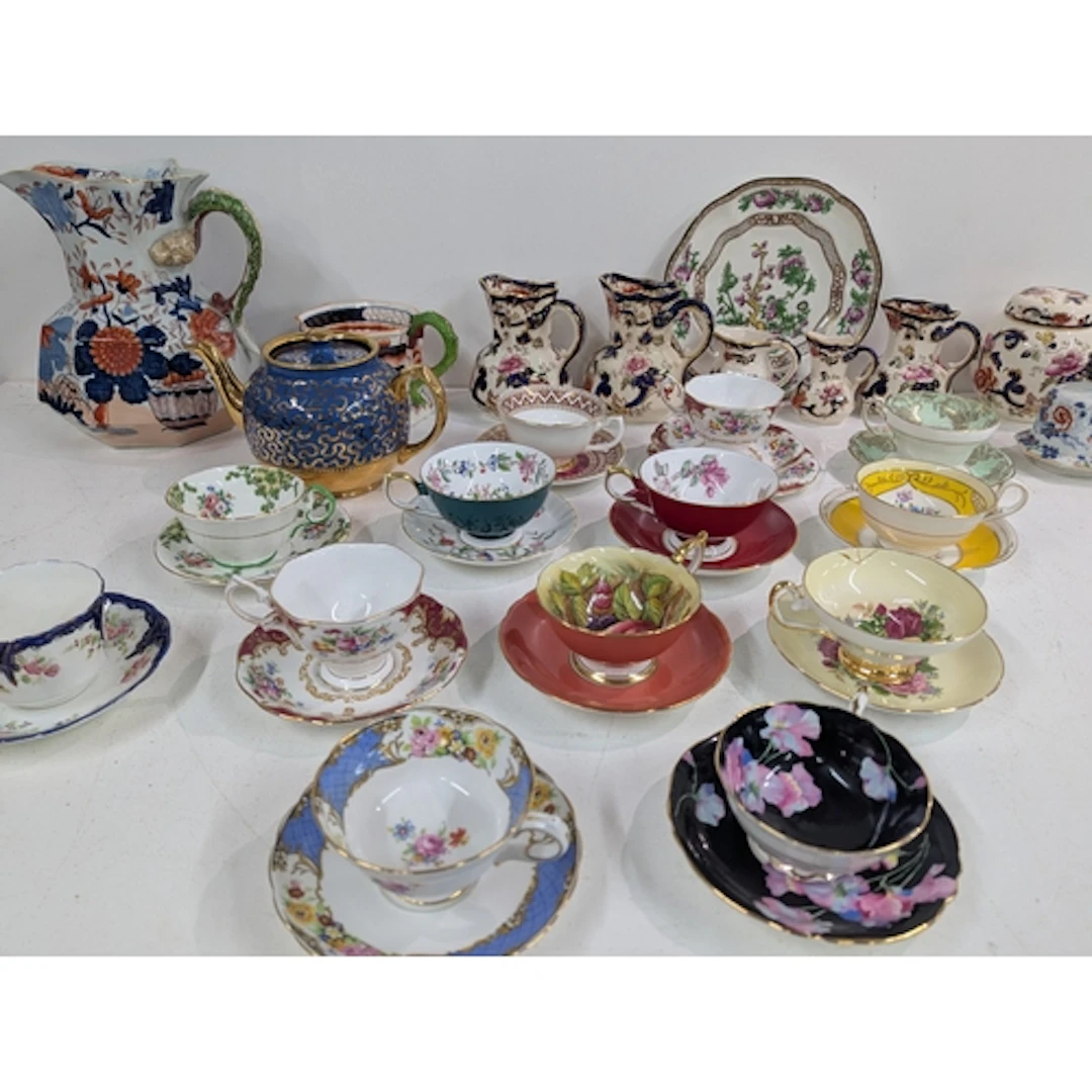 A mixed selection of ceramics to include Masons Ironstone. b...