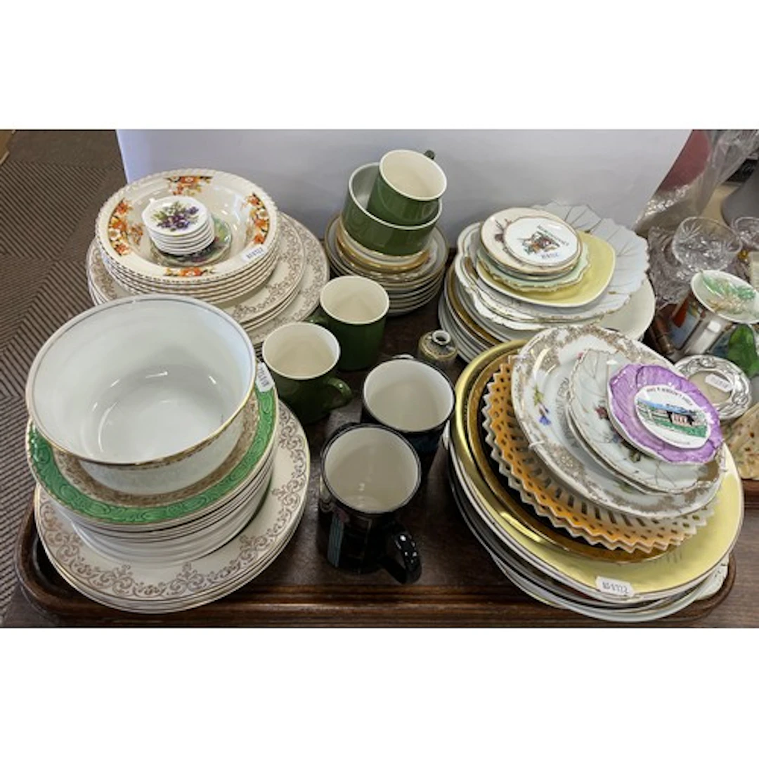 Collection of decorative plates, fruit service etc.