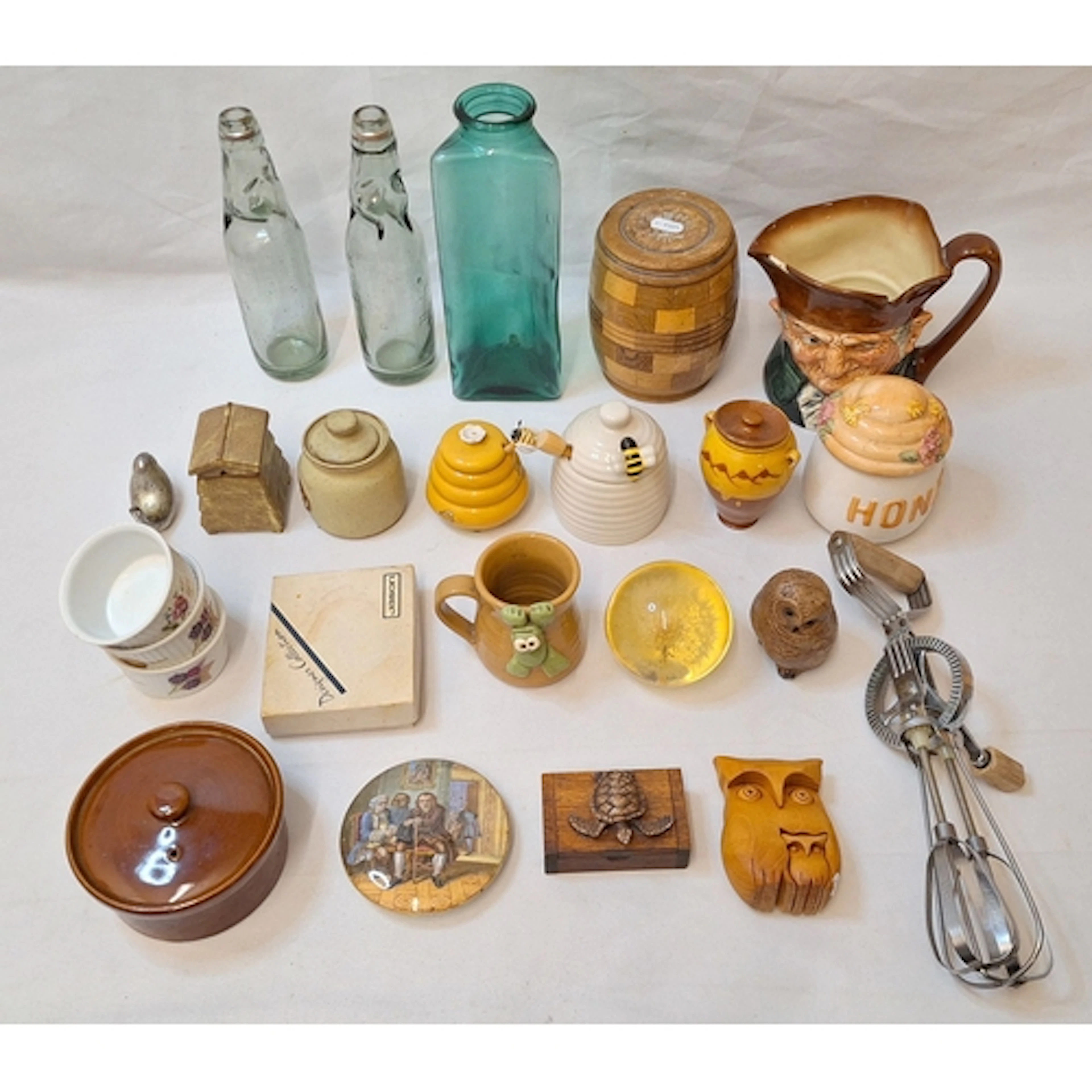 Prattware Style Lid, 2 dug bottles for DG Weaver, Royal Doul...