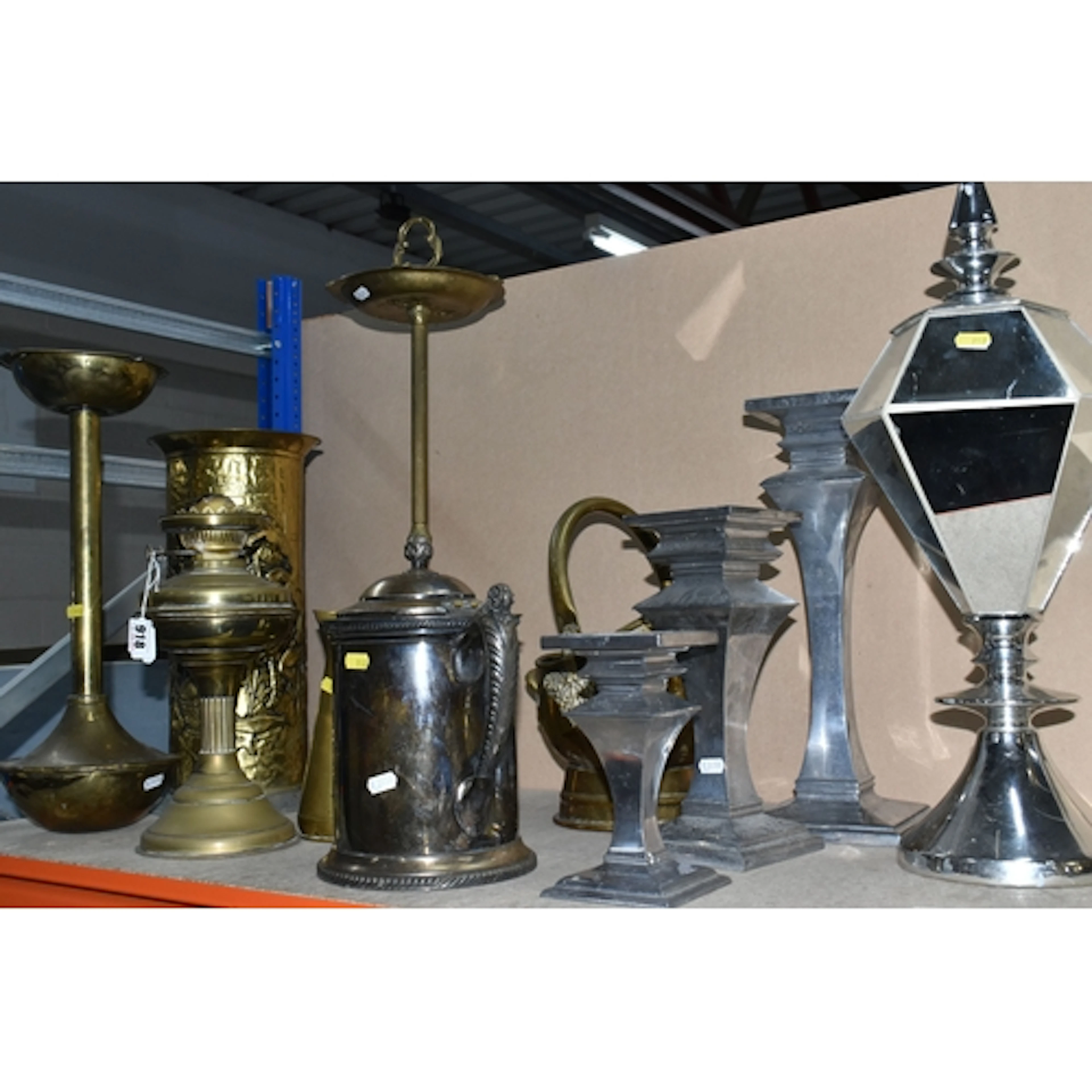 A GROUP OF DECORATIVE METALWARE ITEMS to include a set of th...