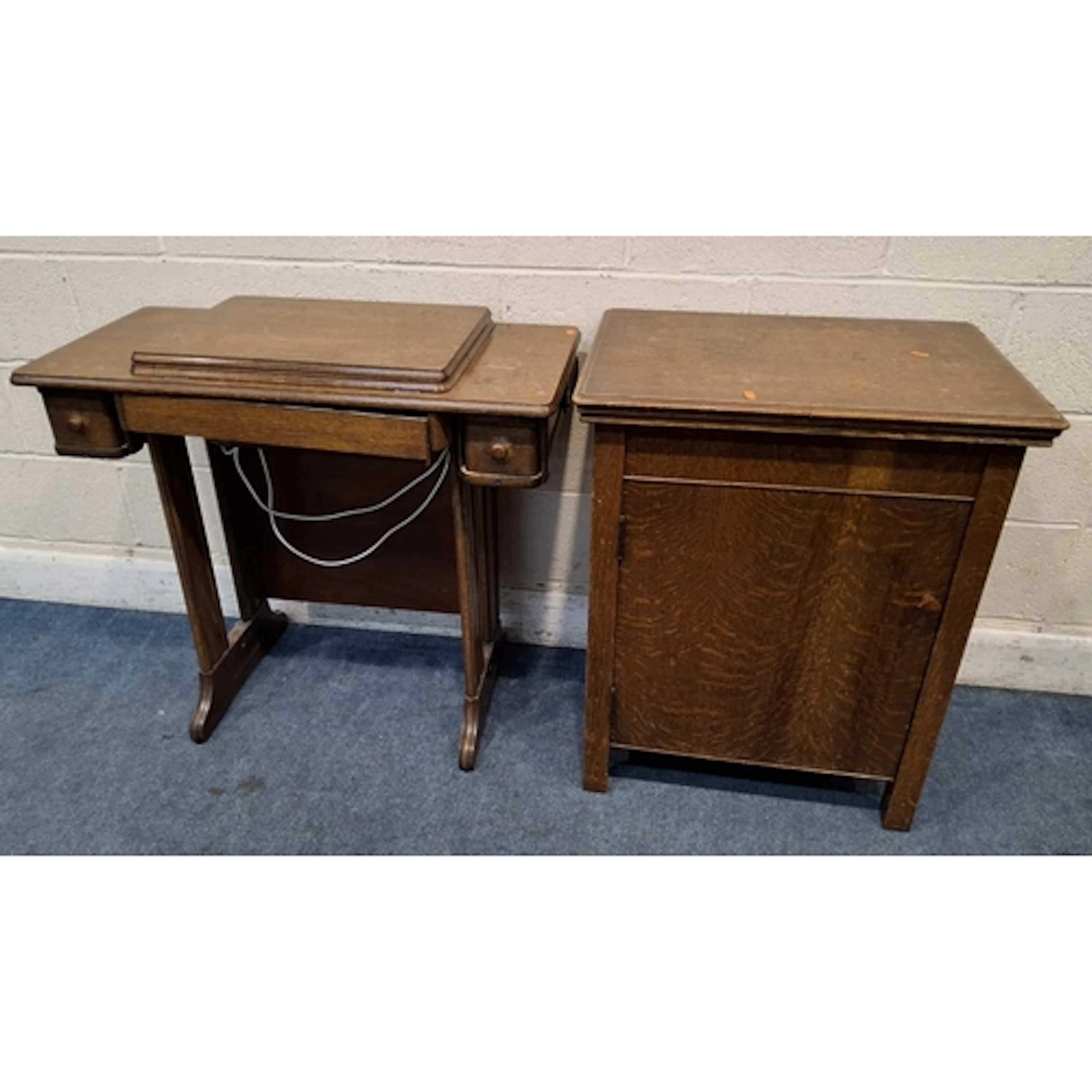 AN EARLY 20TH CENTURY OAK-CASED TREADLE SINGER SEWING MACHIN...