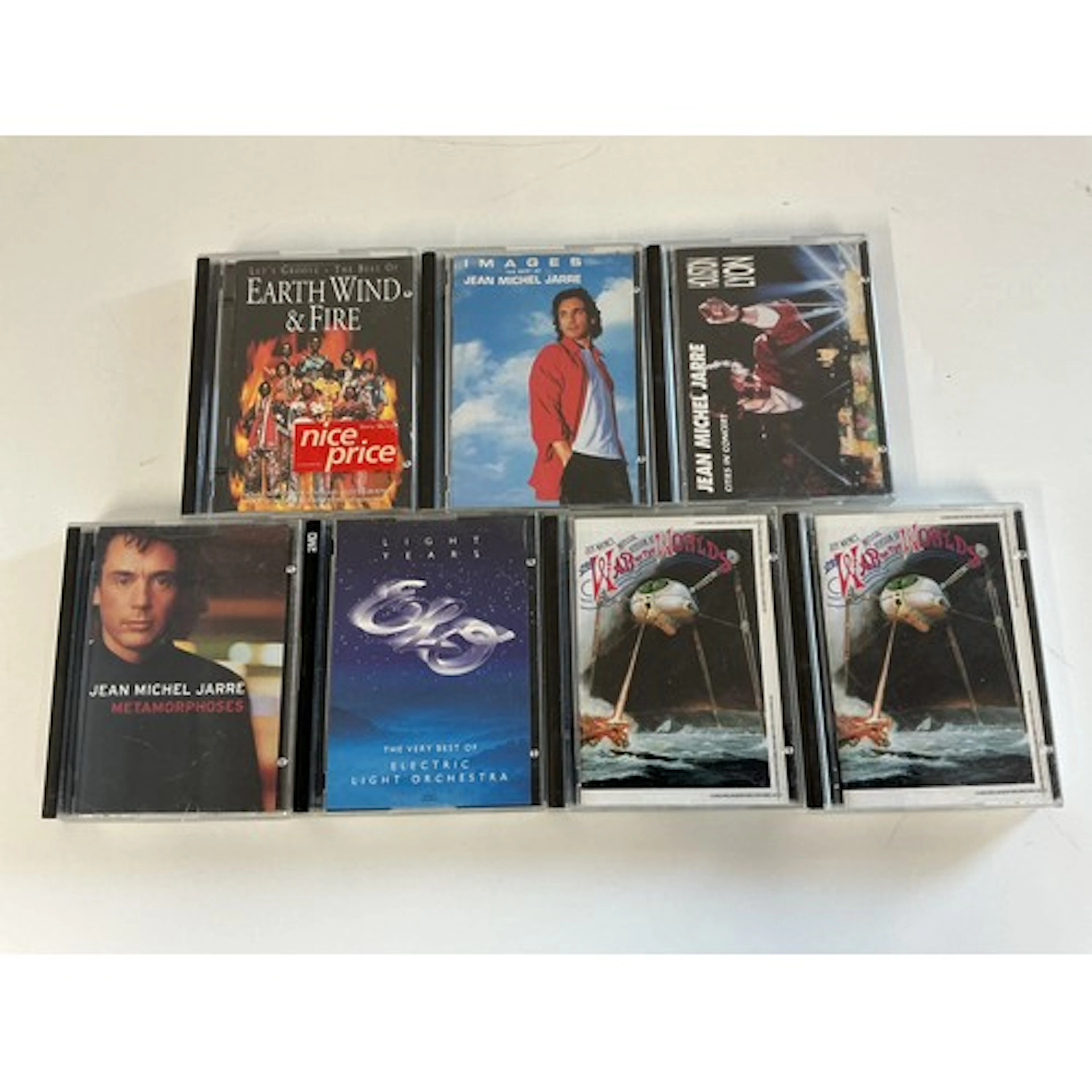 Seven minidiscs by various artists comprising a War Of The W...