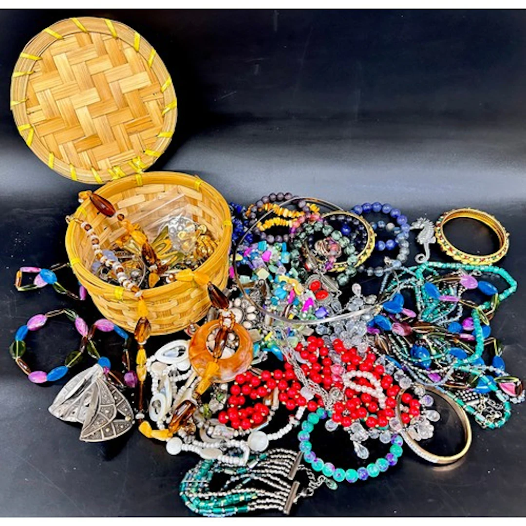 A collection of costume jewellery