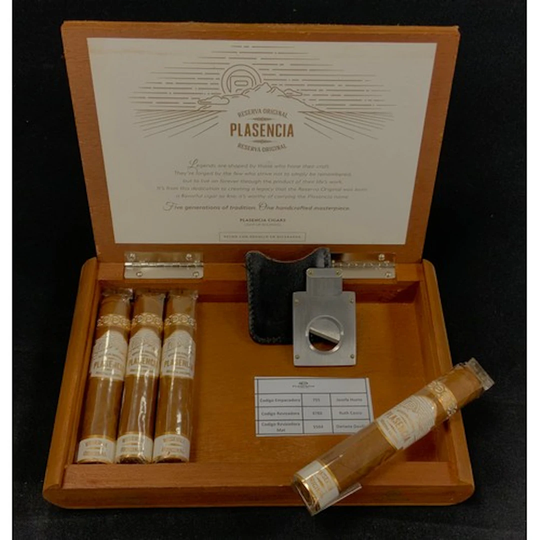 Smoking and Tobacciana - a Plasencia cigar box, with four se...