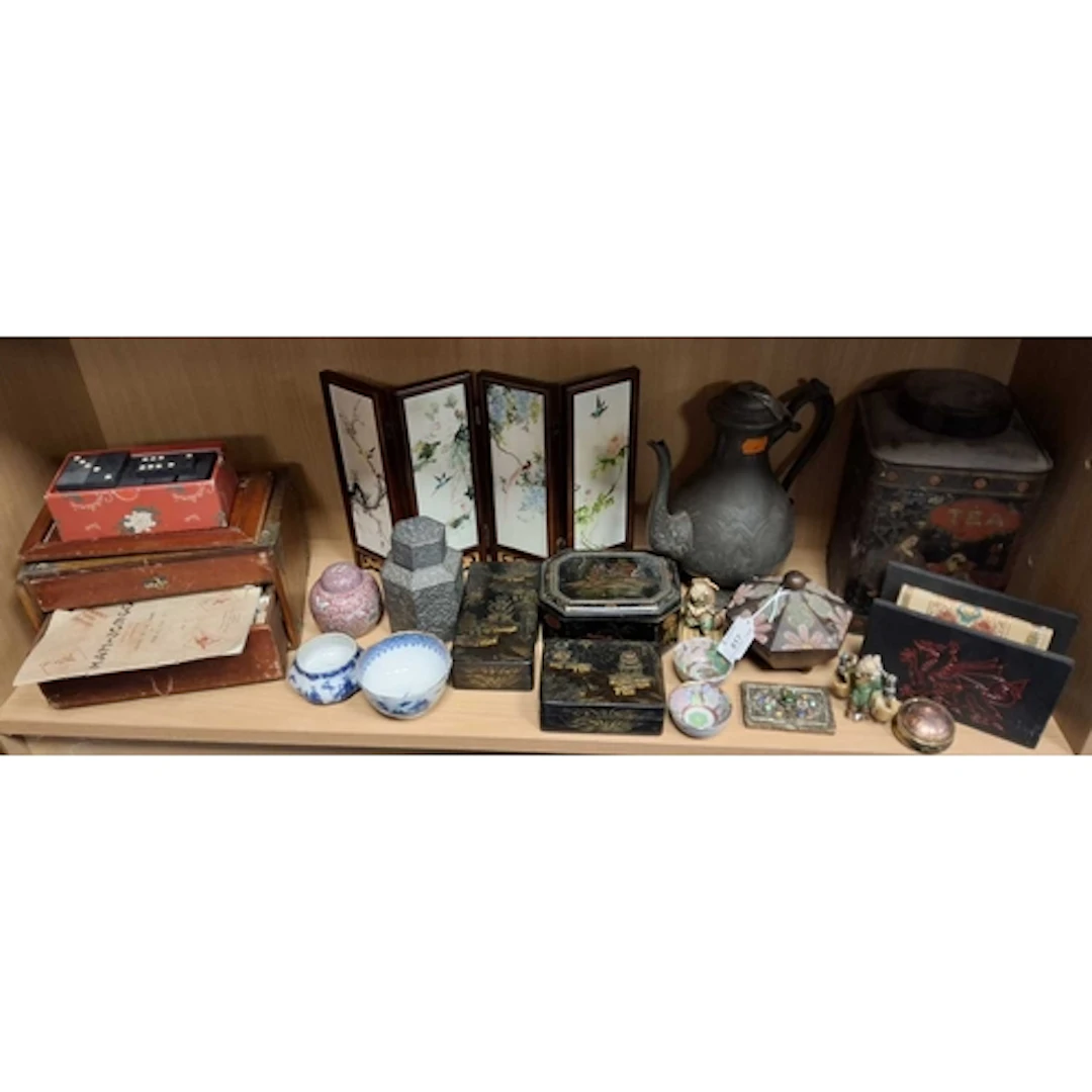 A GROUP OF ORIENTAL AND SUNDRY ITEMS, to include a wooden ca...