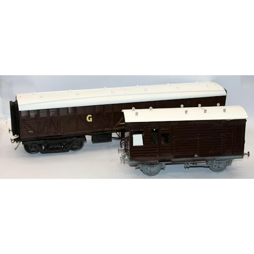 2.5" gauge 3 garden railway: 35cms long horse box (one wheel...