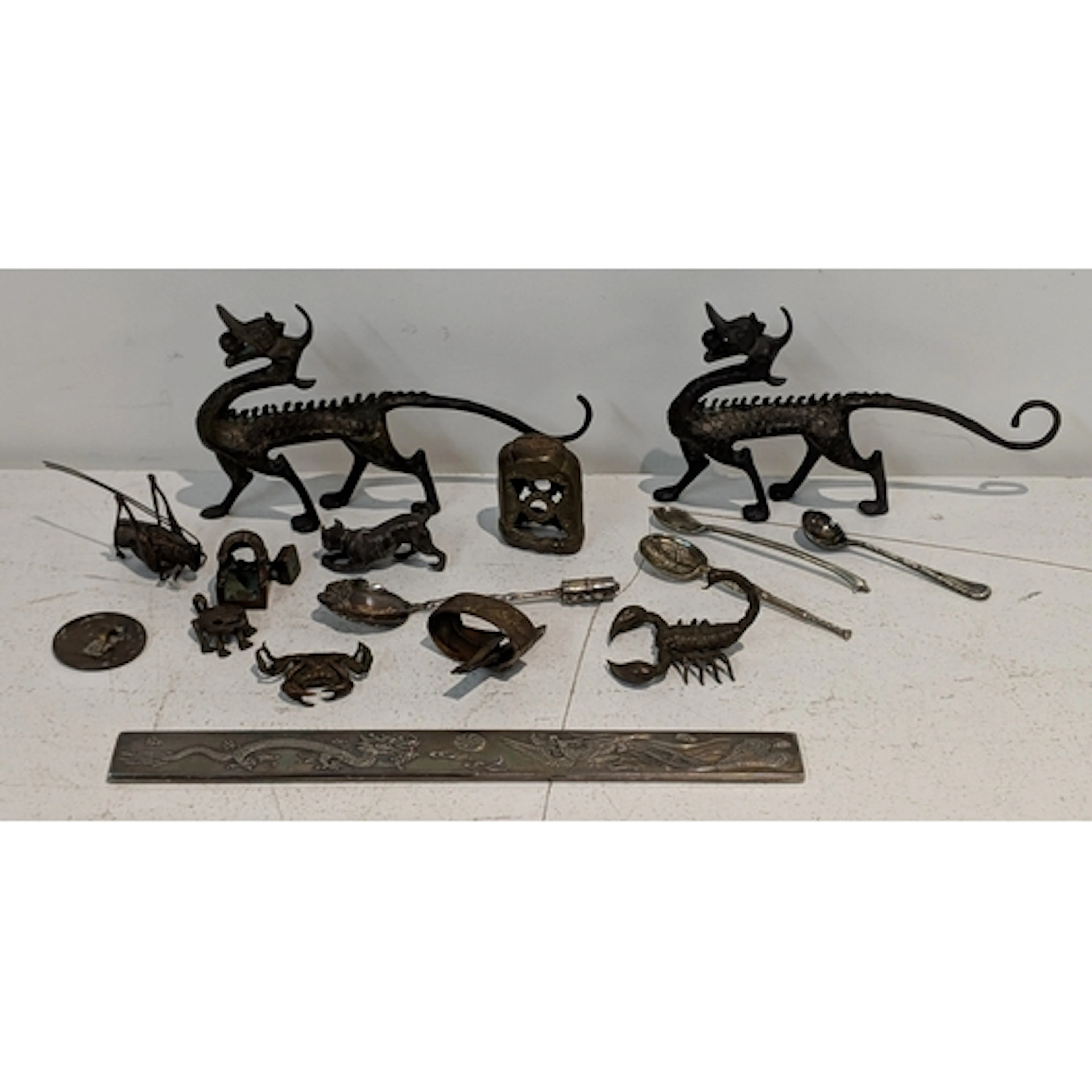 Oriental items to include a par of Japanese bronze Qilong st...