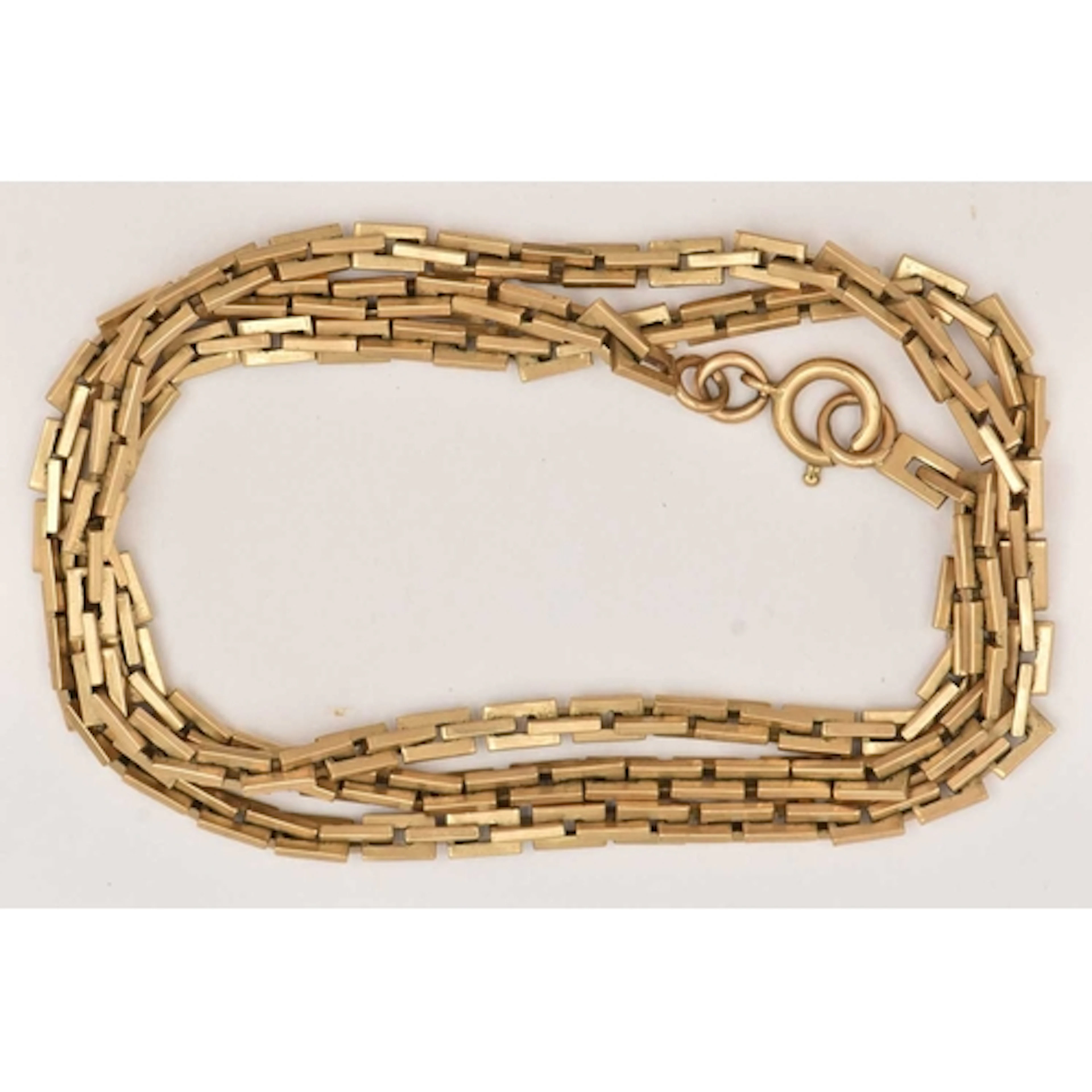 A YELLOW METAL FANCY LINK CHAIN NECKLACE, fitted with a spri...