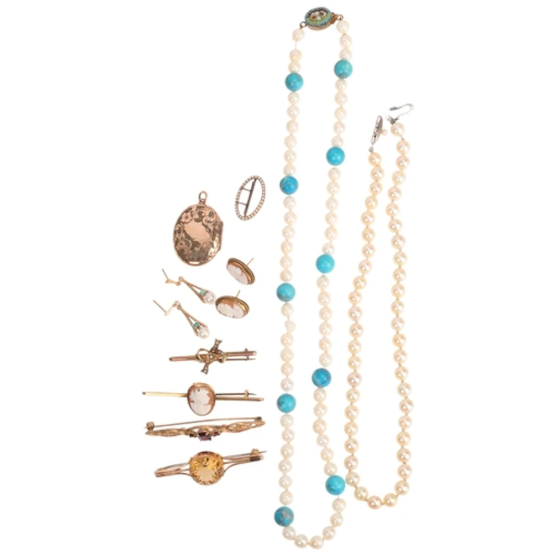 Various jewellery, including 9ct gold brooches, shell cameo ...