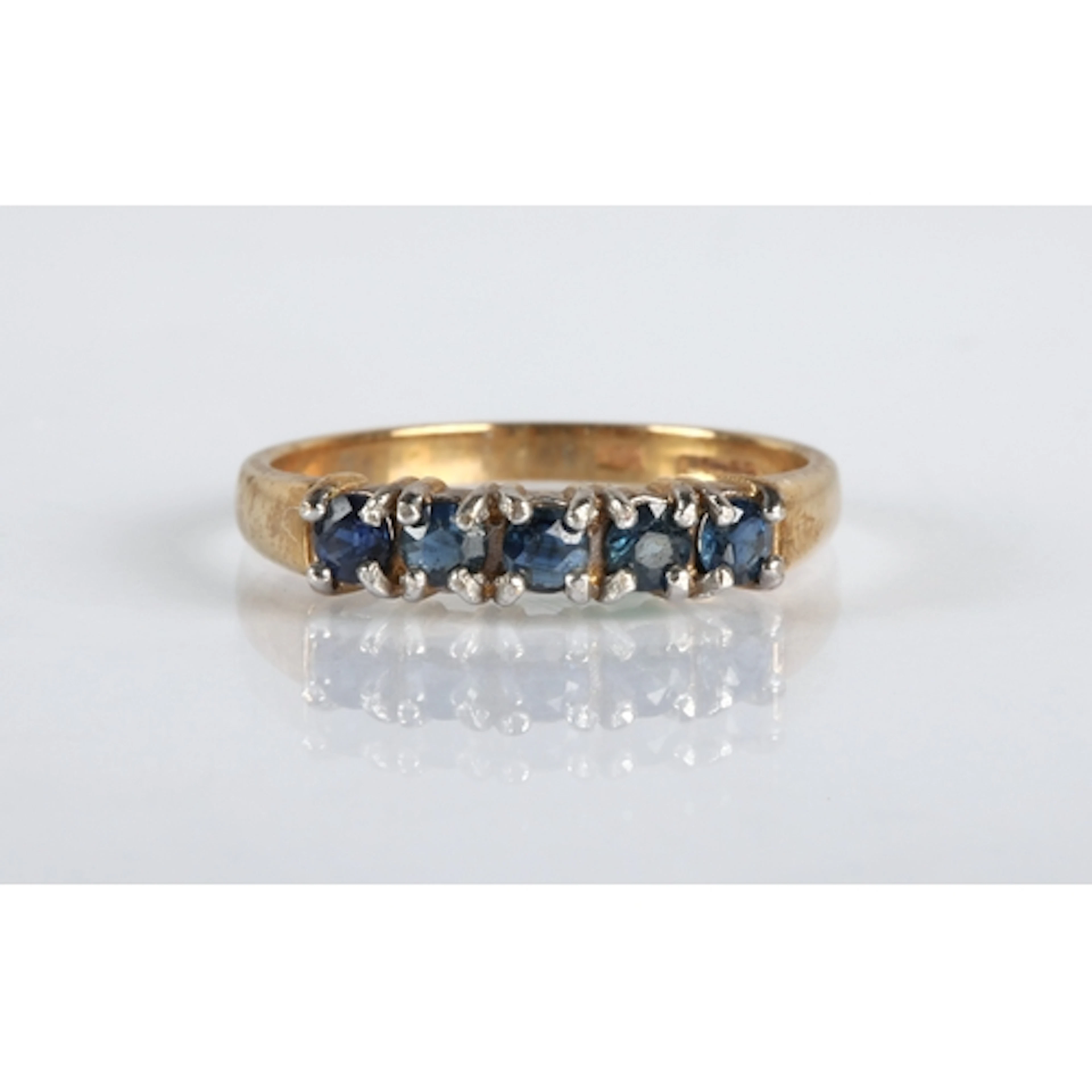 Ladies 9ct gold blue sapphire set ring, ring size M/N, gross...