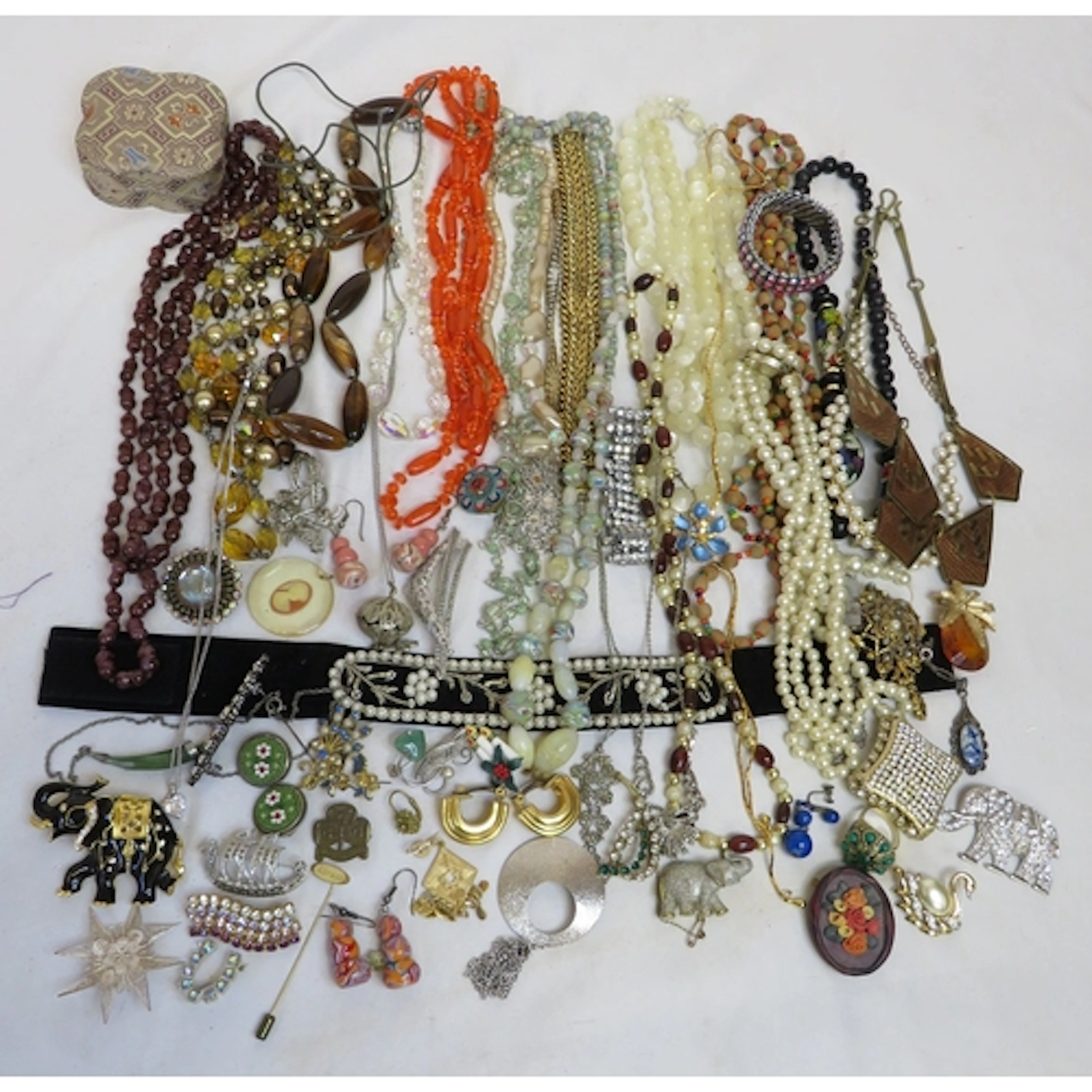 Vintage Costume Jewellery incl. triple stranded faux pearl n...