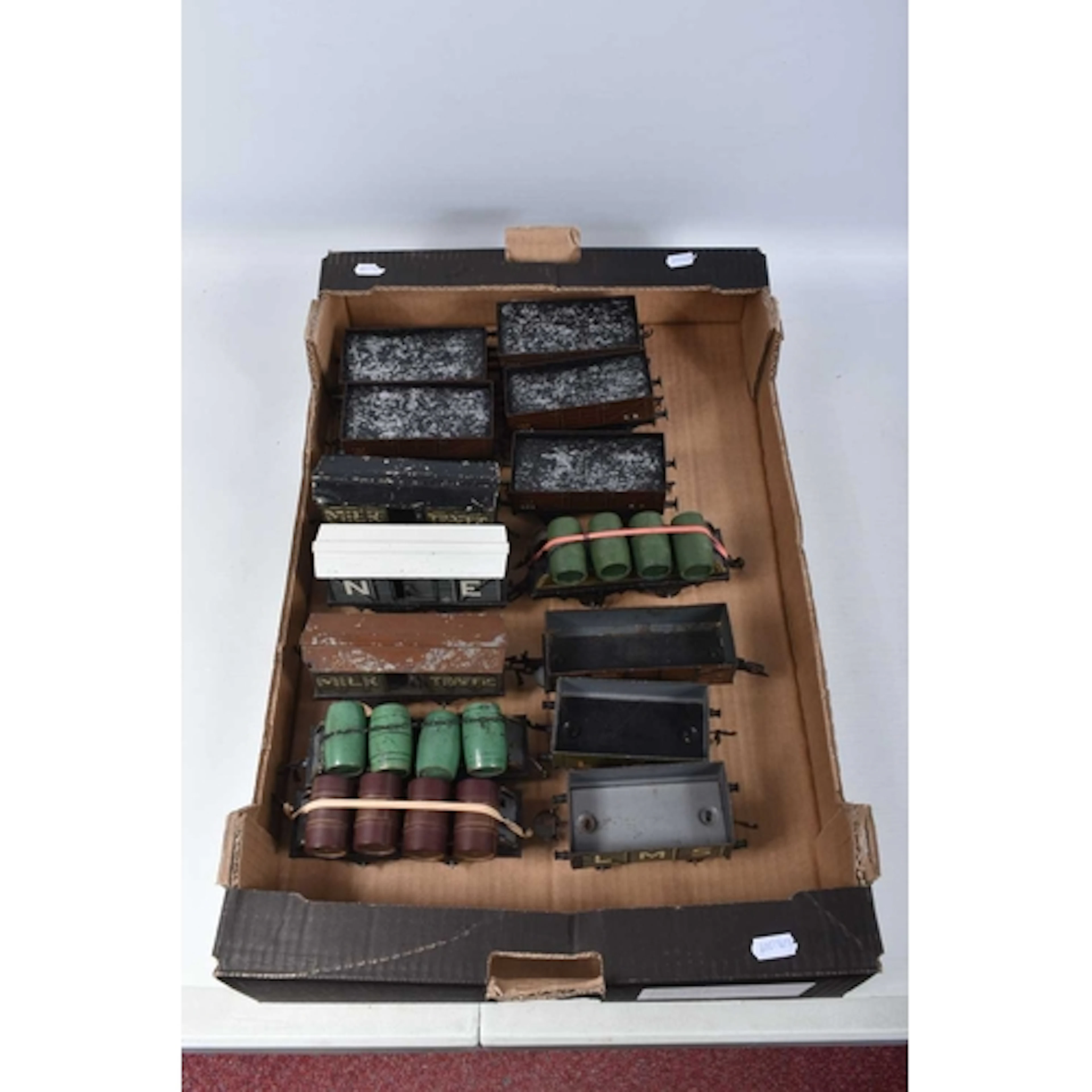 AQUANTITY OF UNBOXED BASSET LOWKE AND BING O GAUGE TINPLATE ...