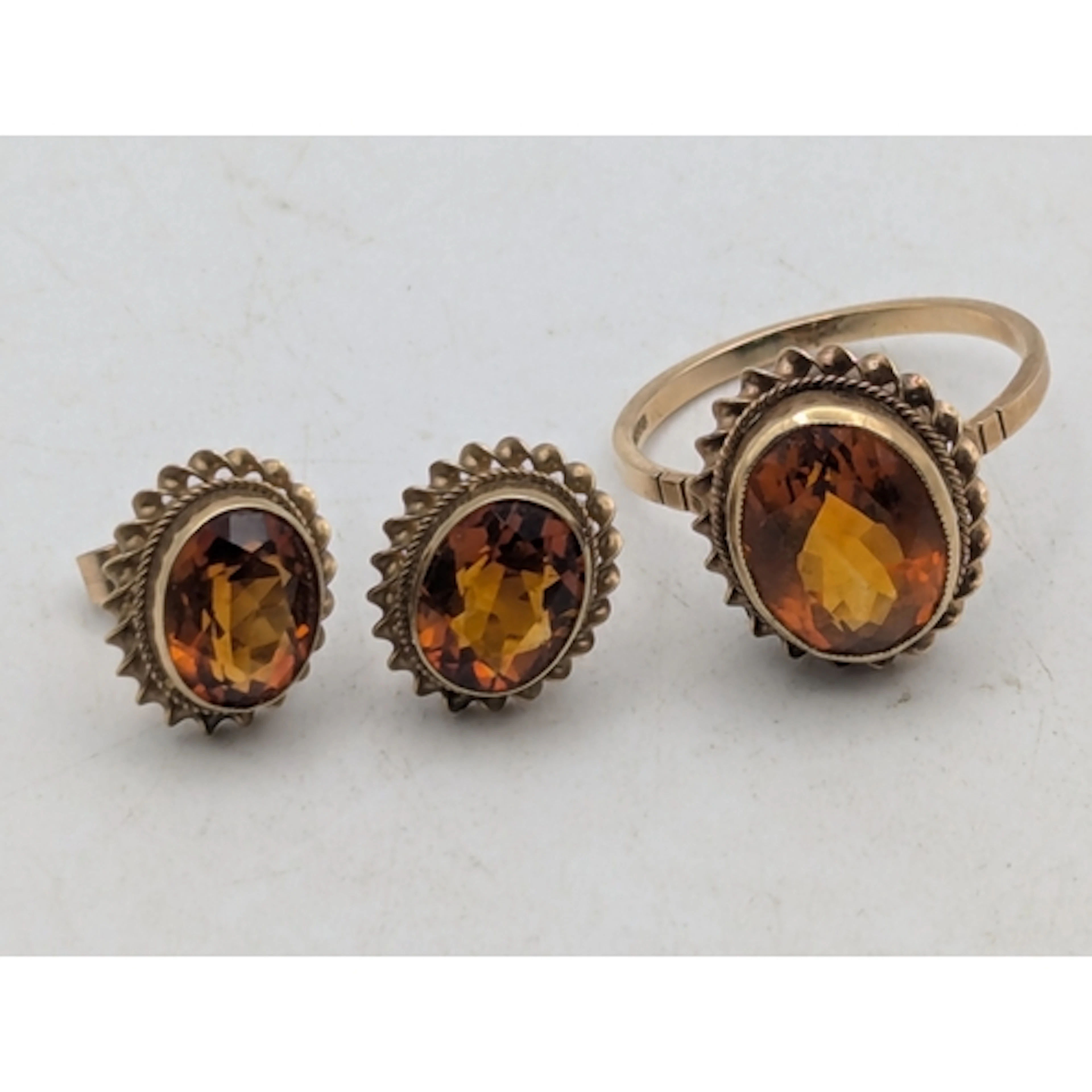 A 9ct yellow gold and citrine suit to include a ring featuri...