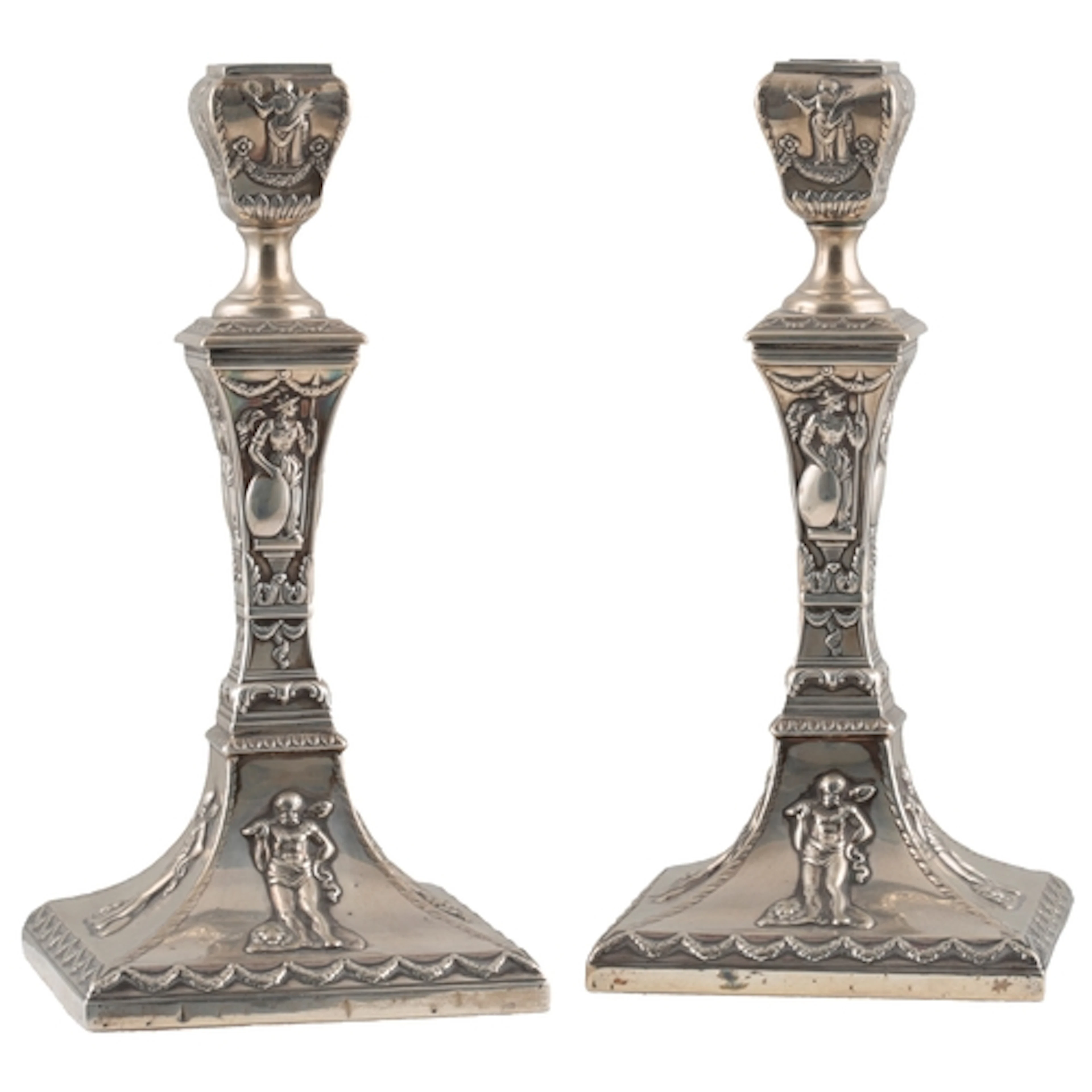 A pair of Victorian silver candlesticks, by Goldsmiths & Sil...