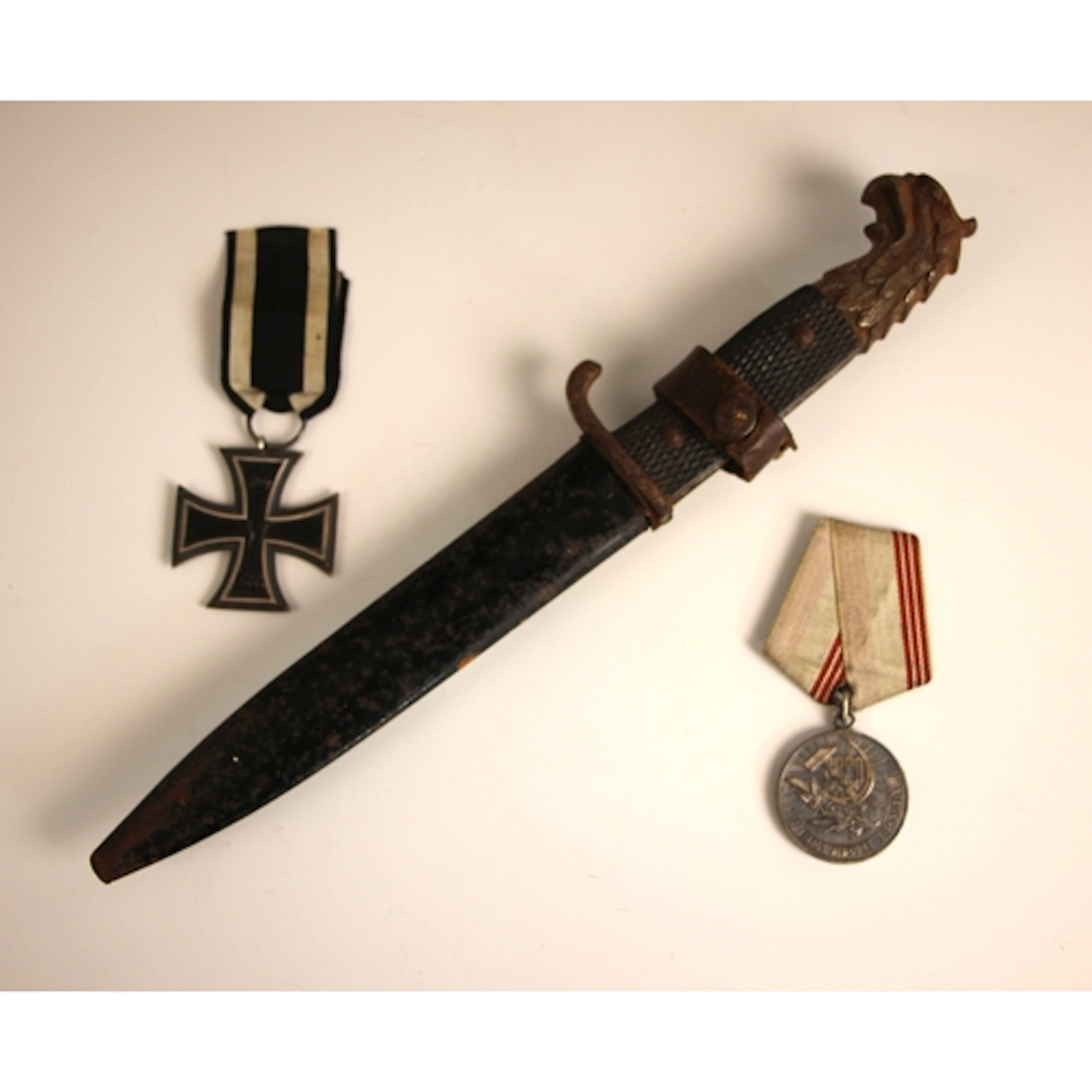 A German World War I period dagger, possibly police issue, t...