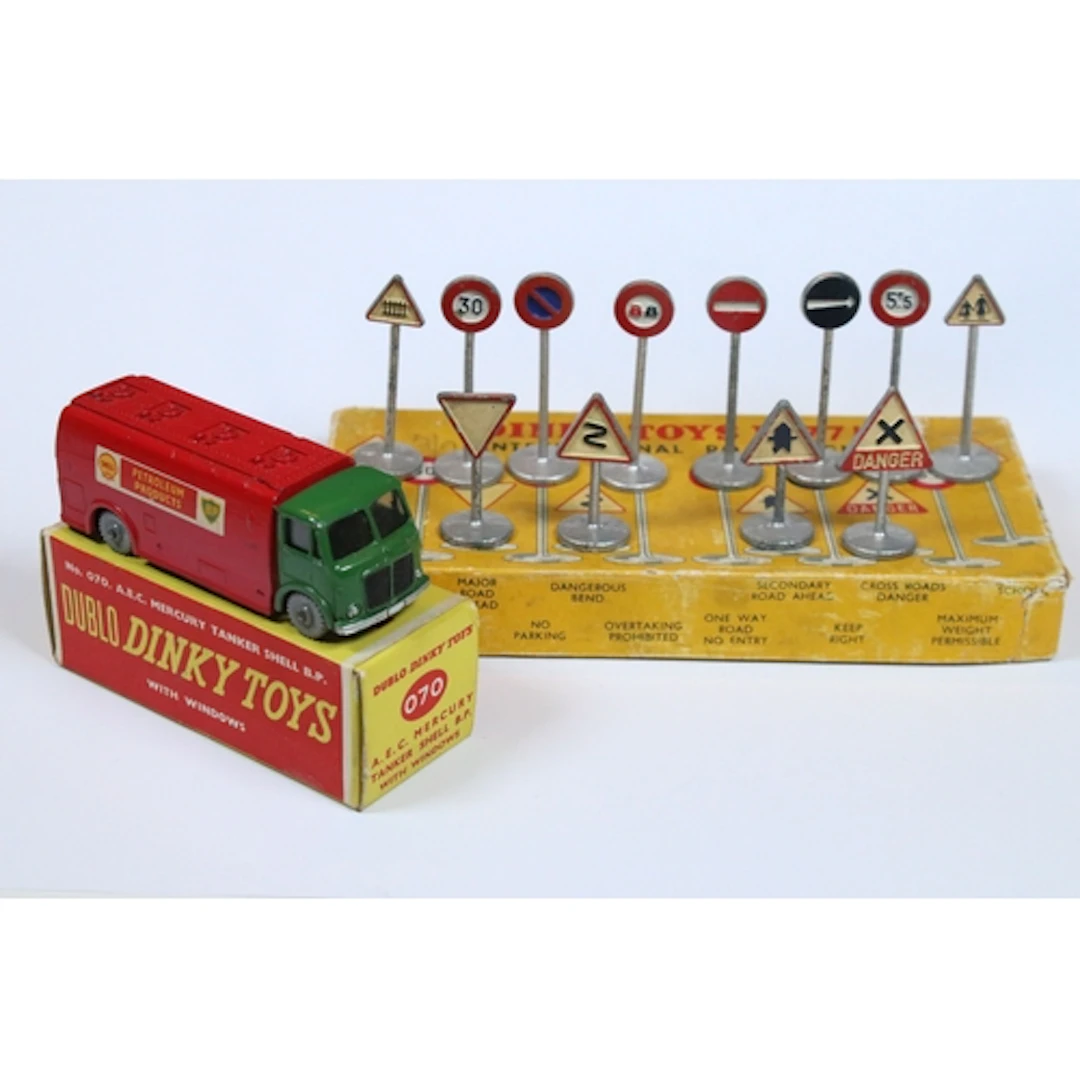 Two boxed Dinky diecast models and sets to include 771 Inter...