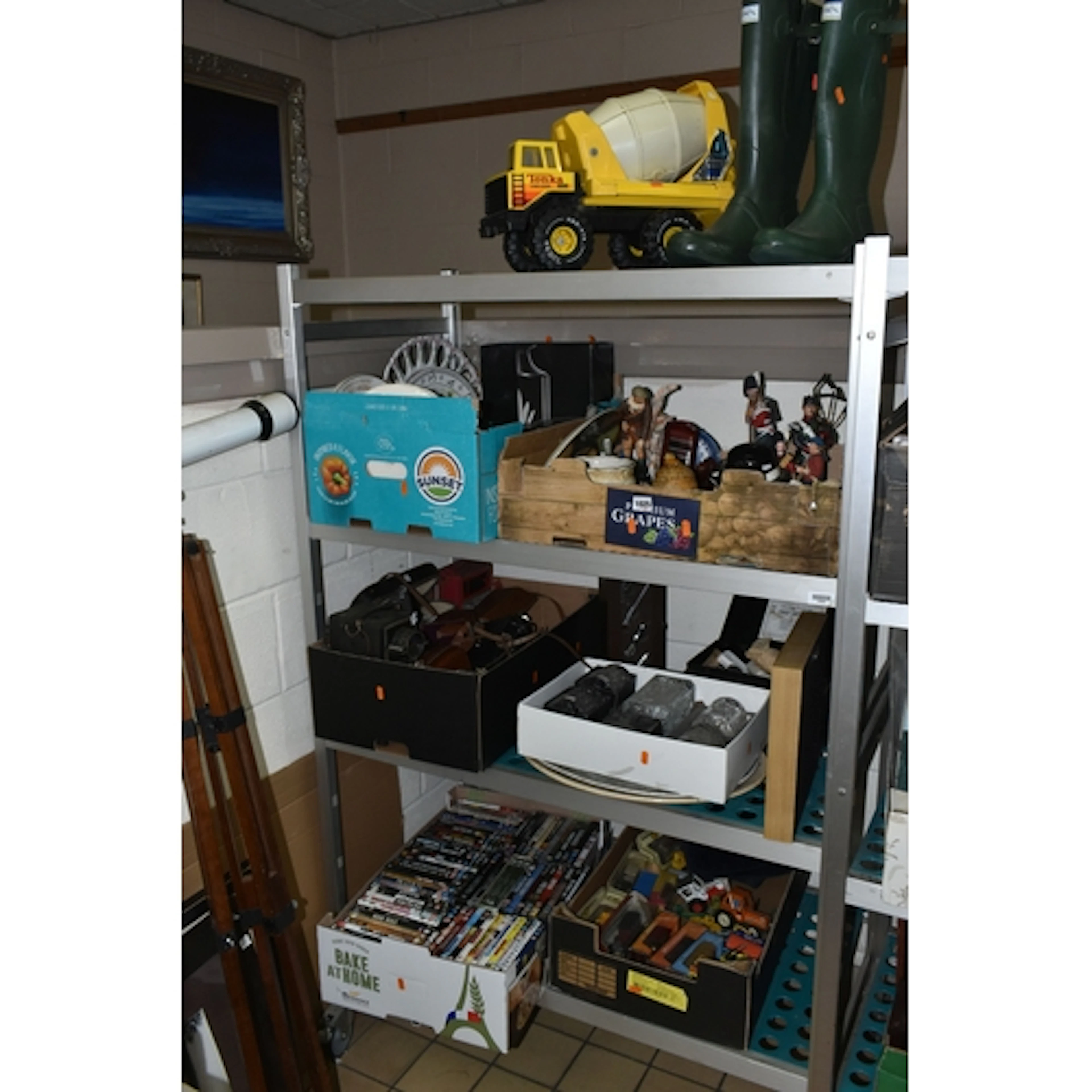 SIX BOXES AND LOOSE OF MISCELLANEOUS HOUSEHOLD ITEMS to incl...